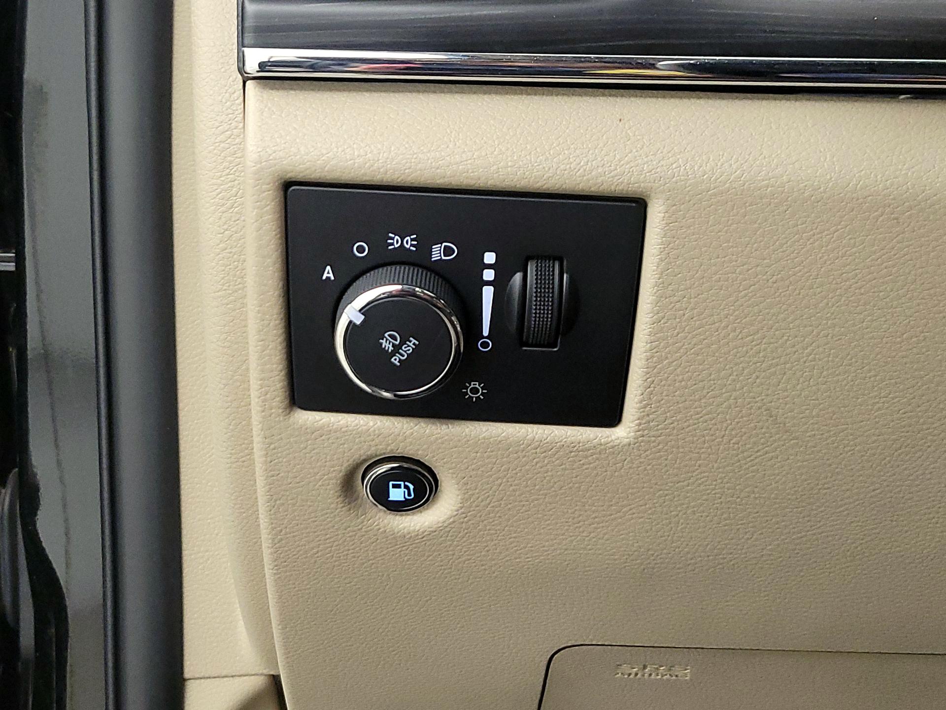 Thumbnail: 2020 Jeep Grand Cherokee - 13