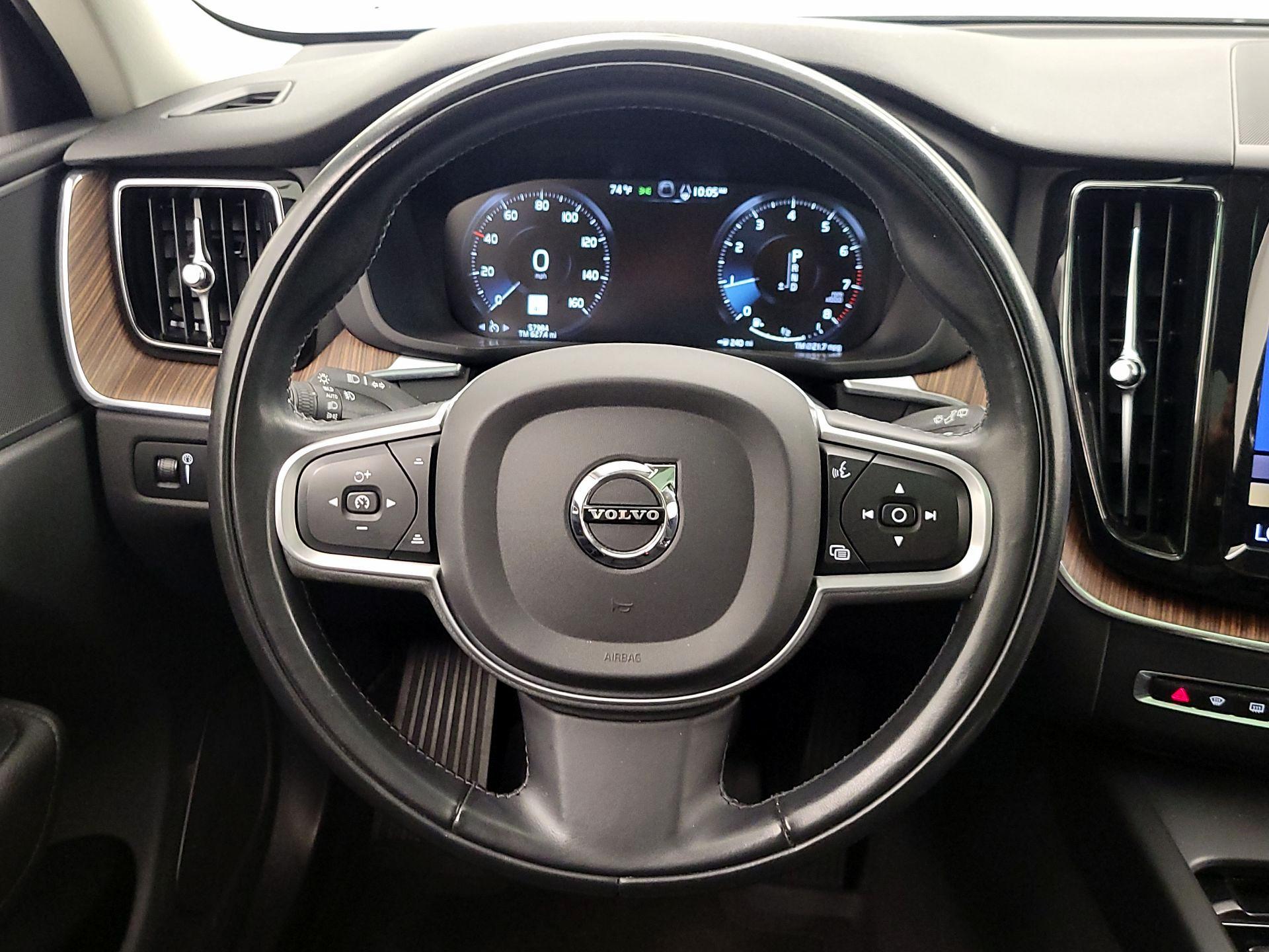 Thumbnail: 2021 Volvo XC60 - 10