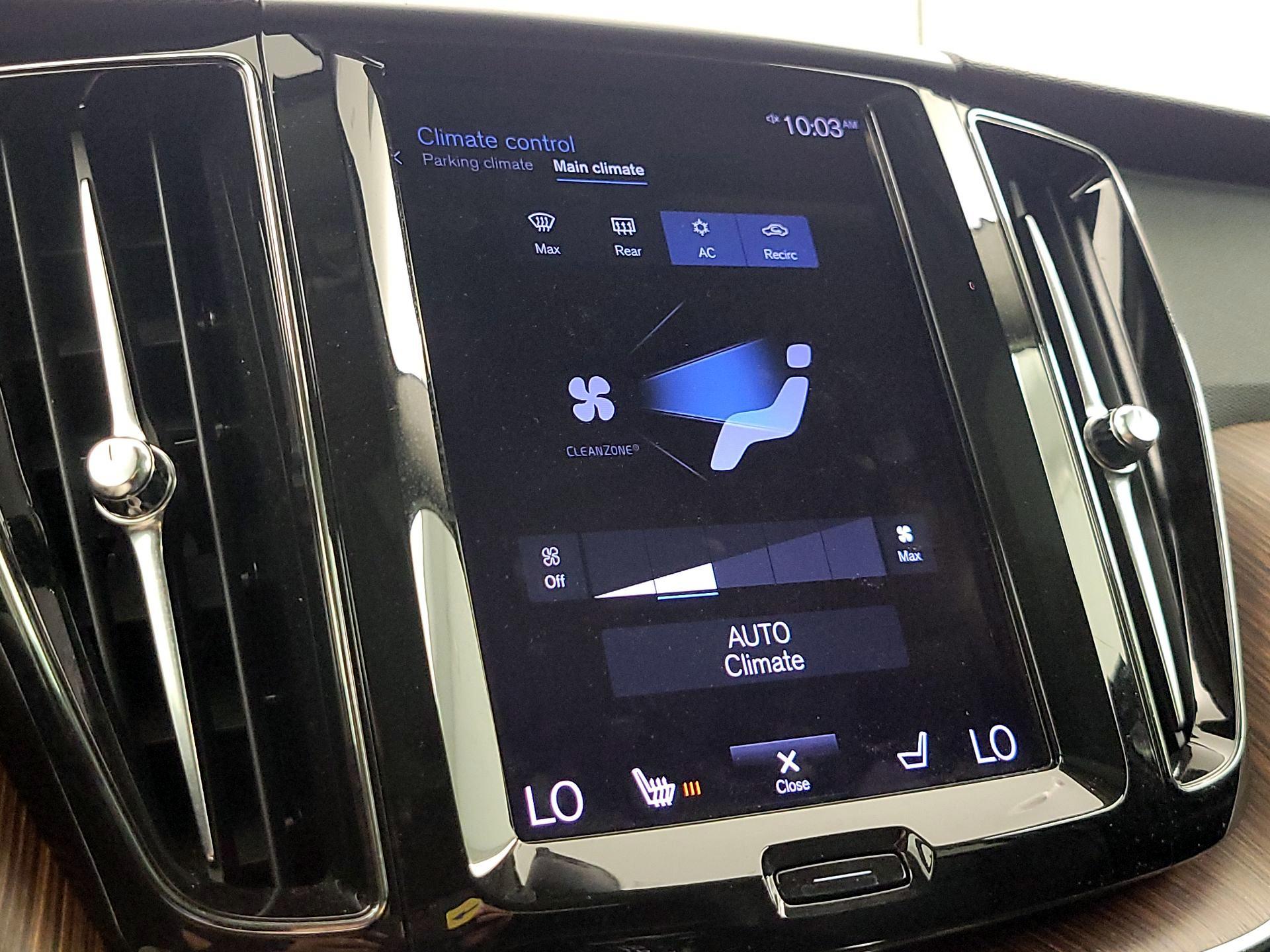 Thumbnail: 2021 Volvo XC60 - 17