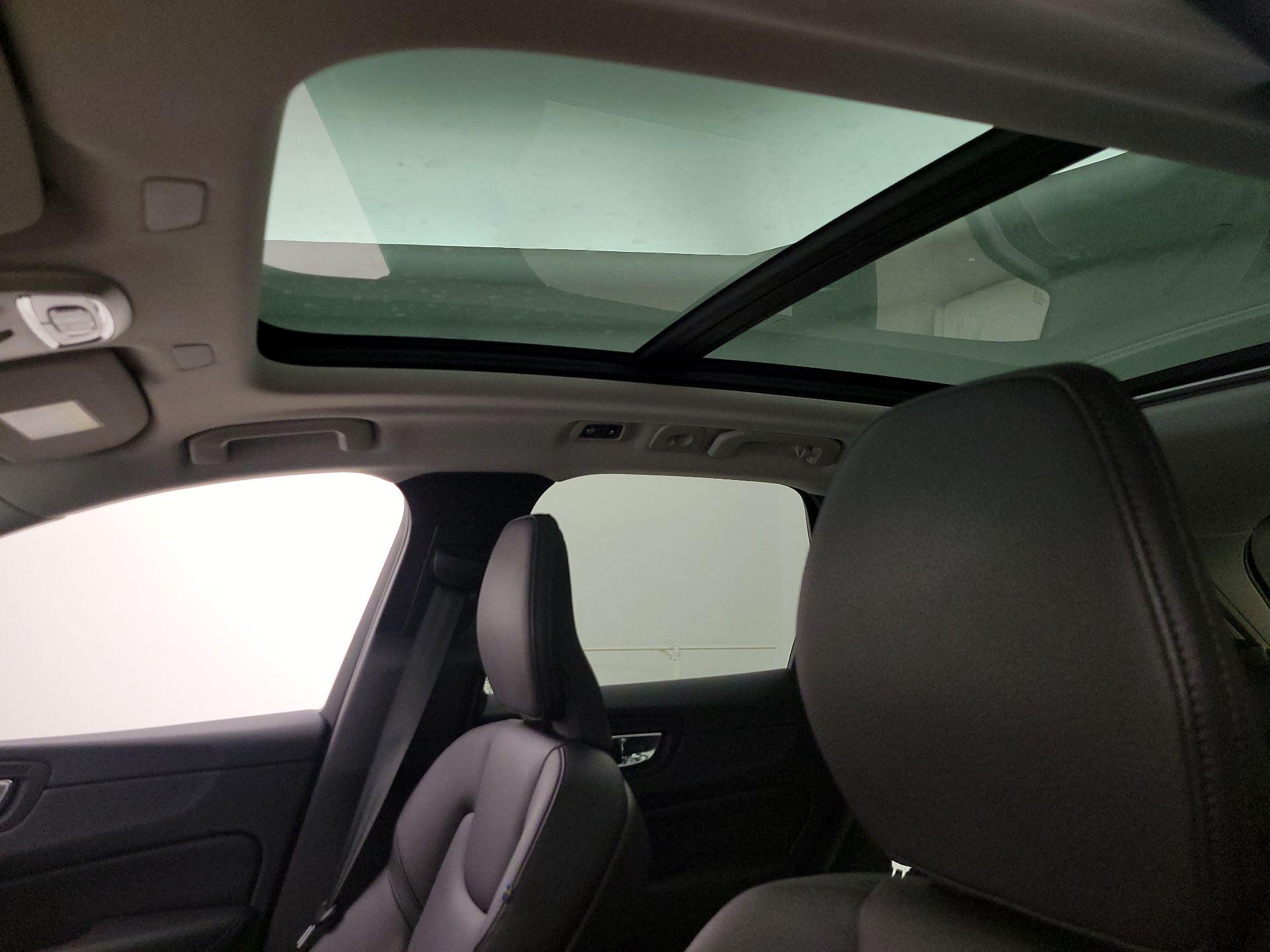 Thumbnail: 2021 Volvo XC60 - 20