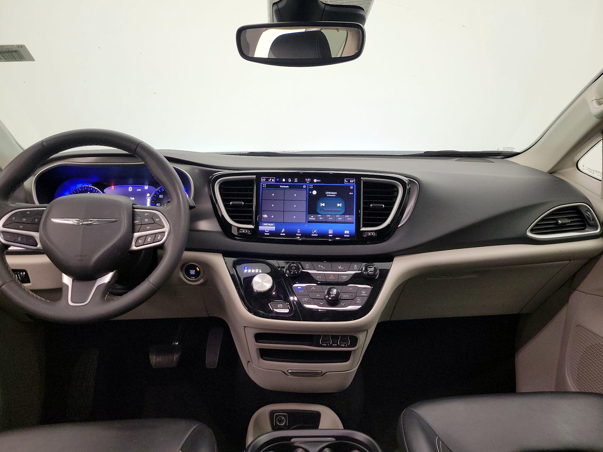 Thumbnail: 2023 Chrysler Pacifica - 9
