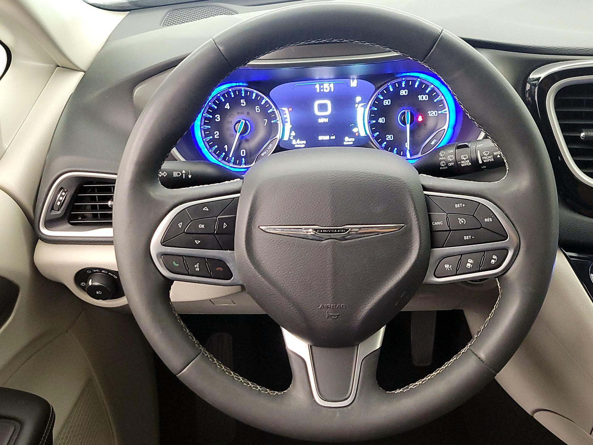 Thumbnail: 2023 Chrysler Pacifica - 10