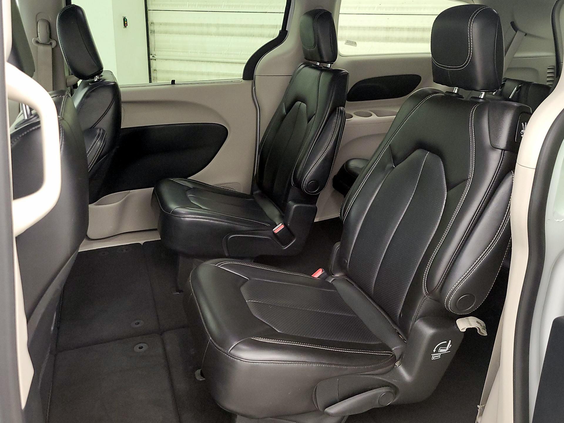 Thumbnail: 2023 Chrysler Pacifica - 19