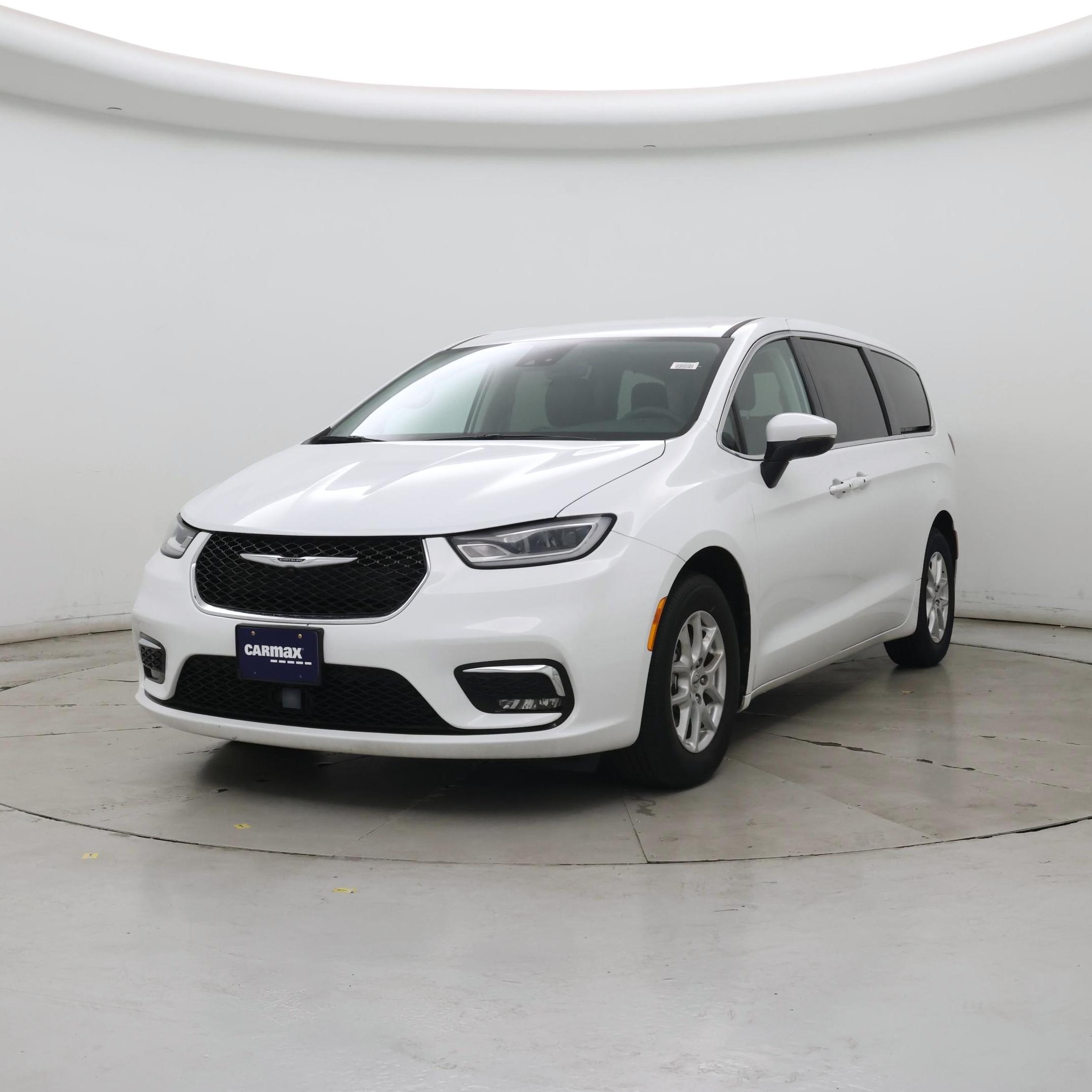 Thumbnail: 2023 Chrysler Pacifica - 4
