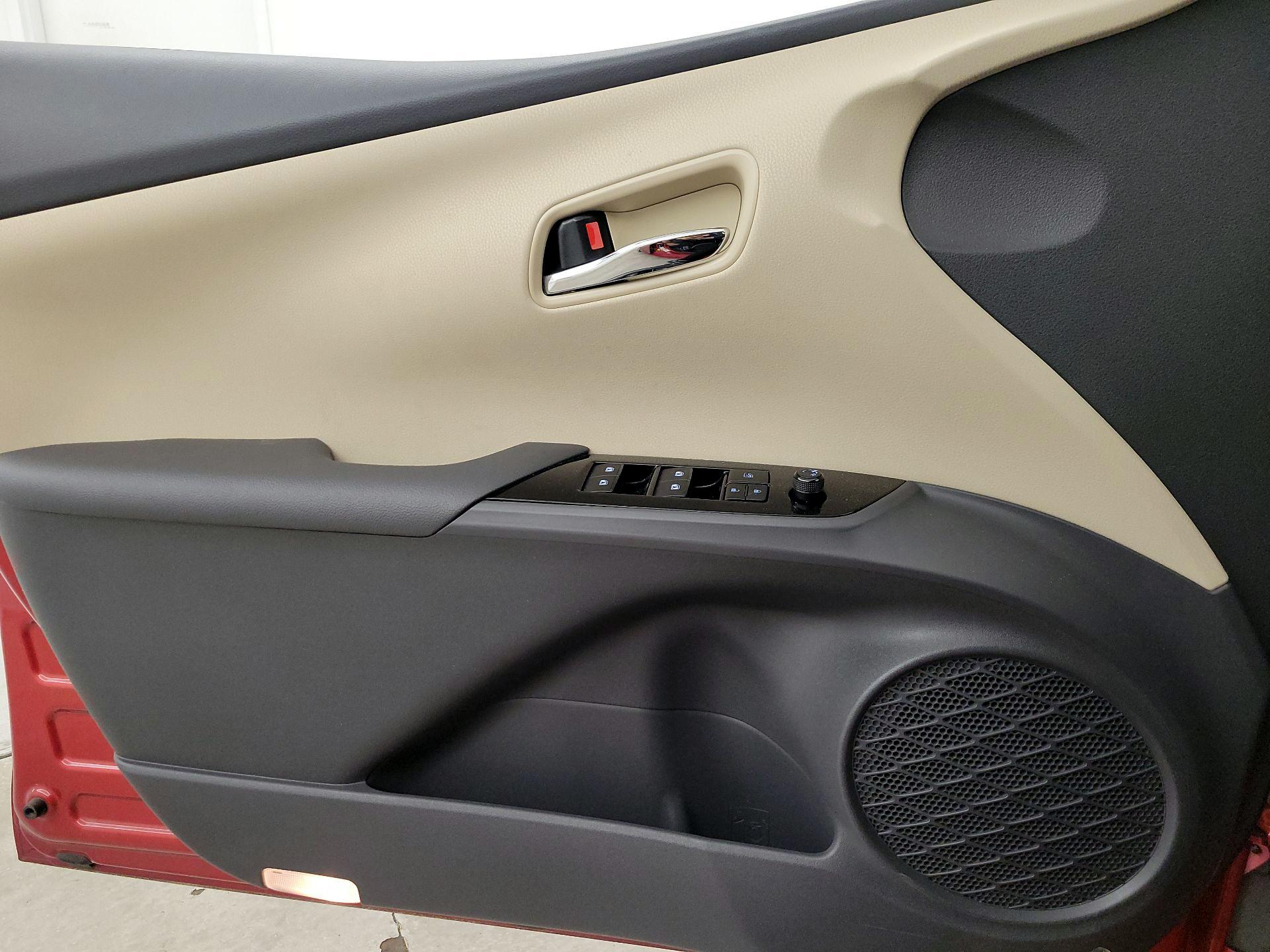 Thumbnail: 2016 Toyota Prius - 12