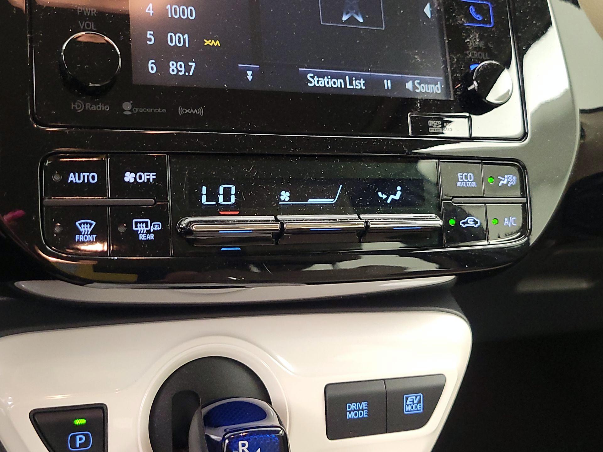 Thumbnail: 2016 Toyota Prius - 16