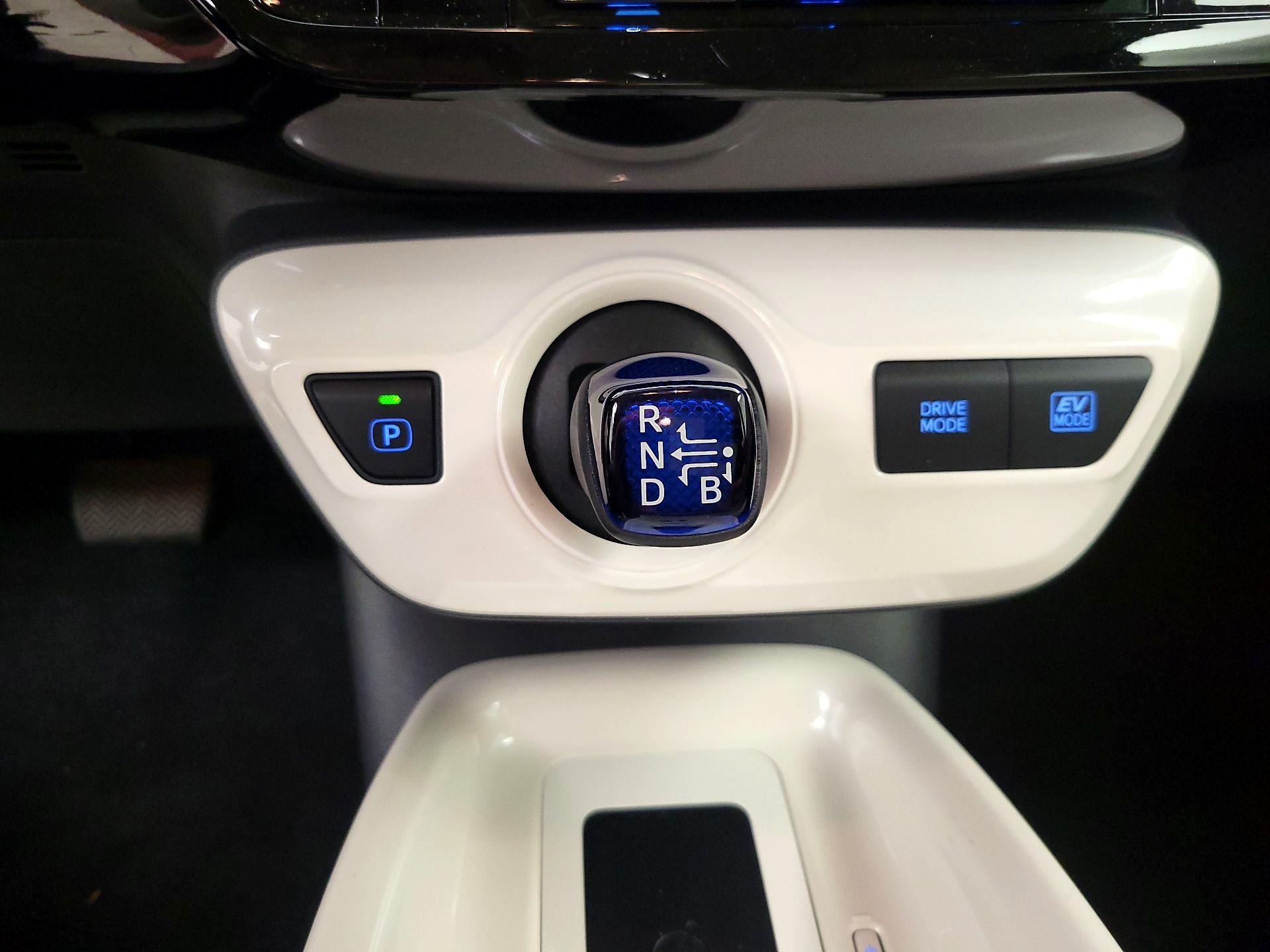 Thumbnail: 2016 Toyota Prius - 17