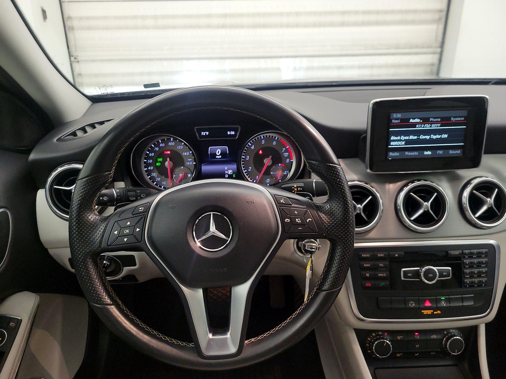 Thumbnail: 2015 Mercedes-Benz GLA - 10