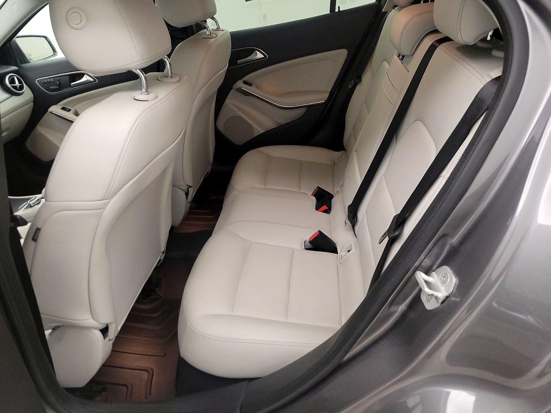 Thumbnail: 2015 Mercedes-Benz GLA - 18