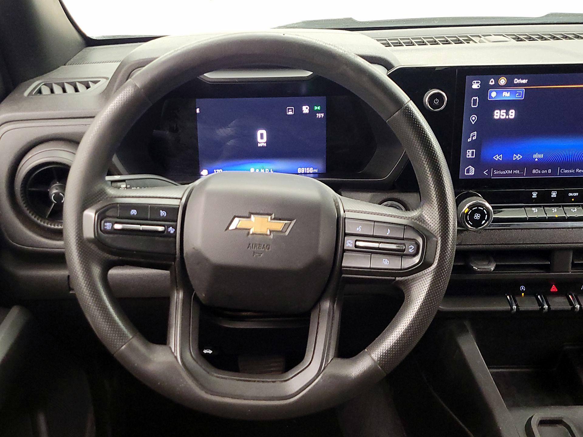Thumbnail: 2023 Chevrolet Colorado - 10