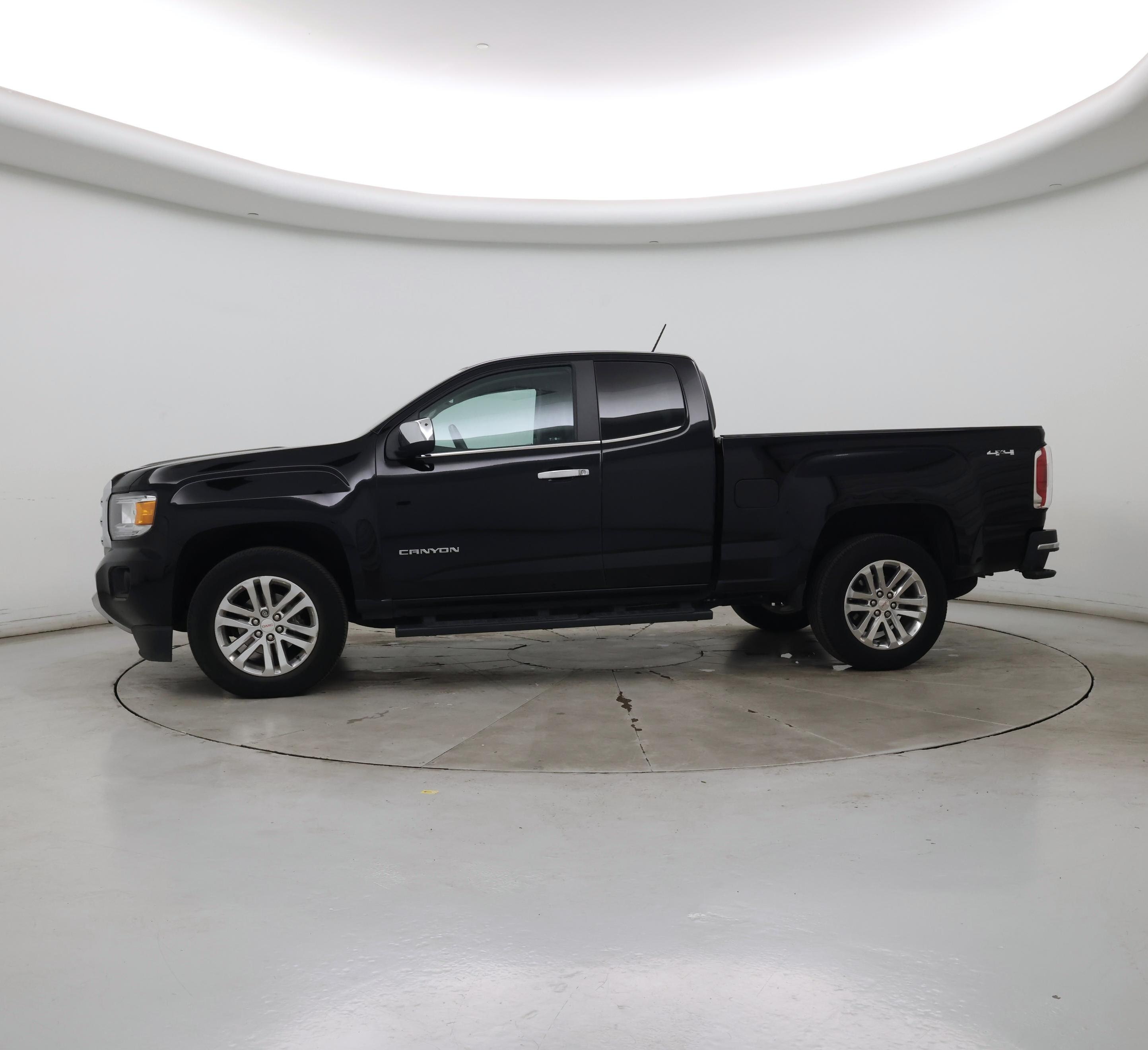 Thumbnail: 2016 GMC Canyon - 3