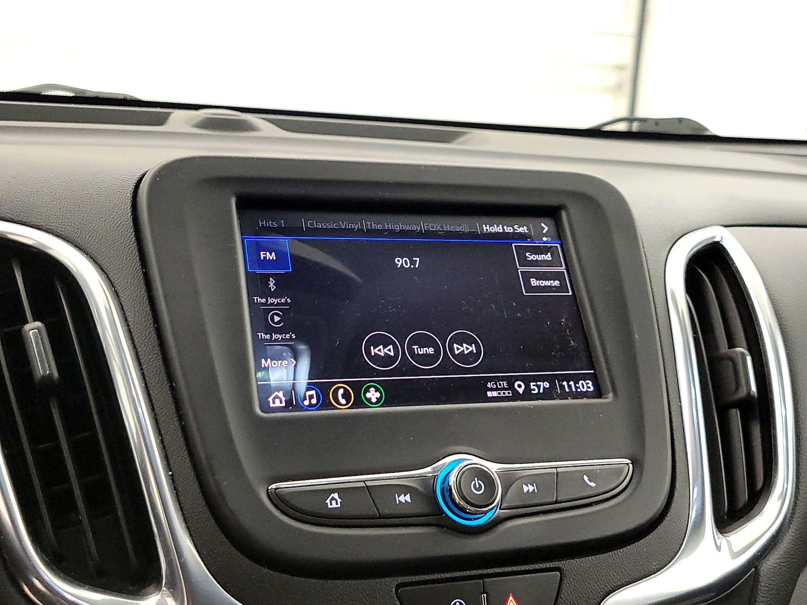 2022 Chevrolet Equinox LT - Photo 16