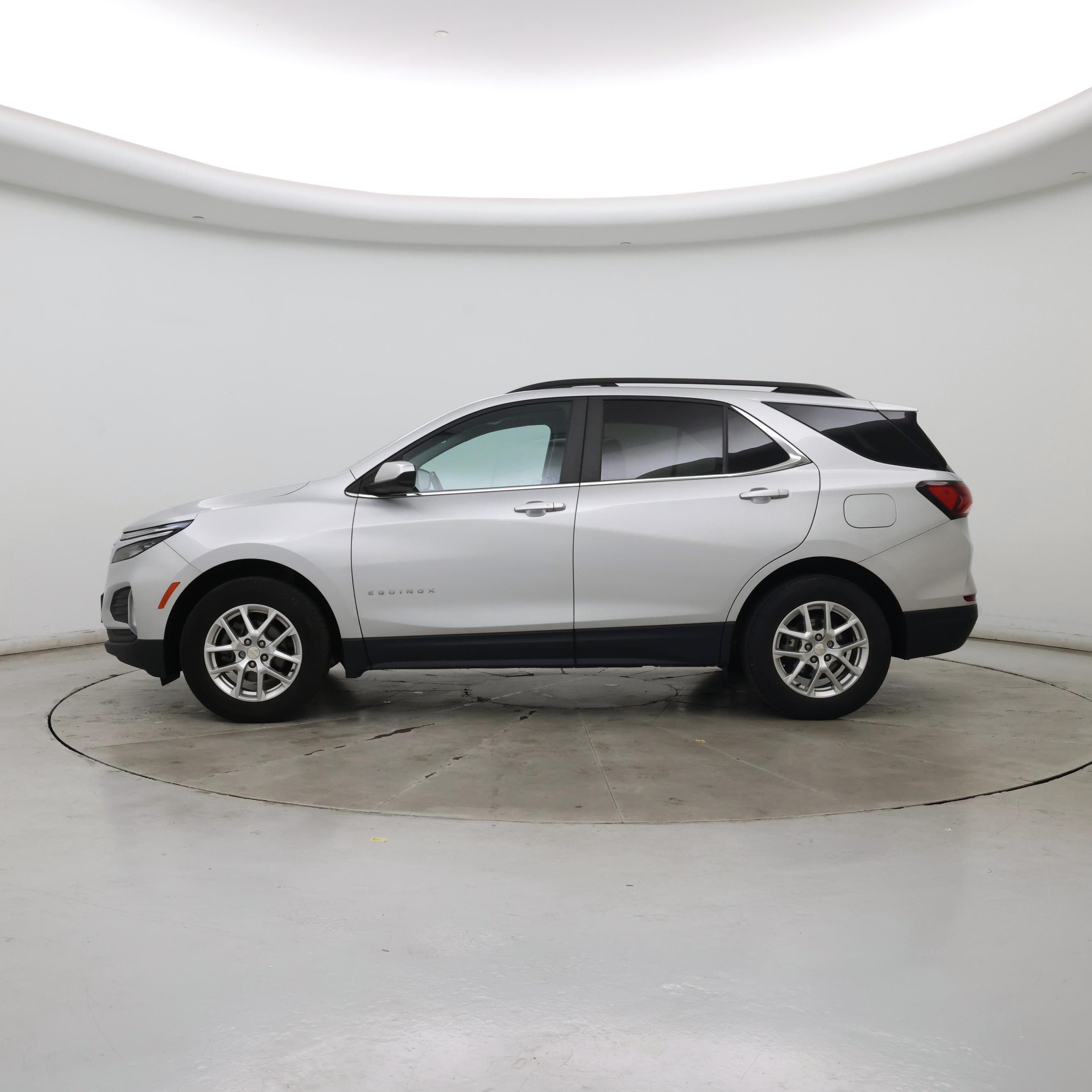Thumbnail: 2022 Chevrolet Equinox - 3
