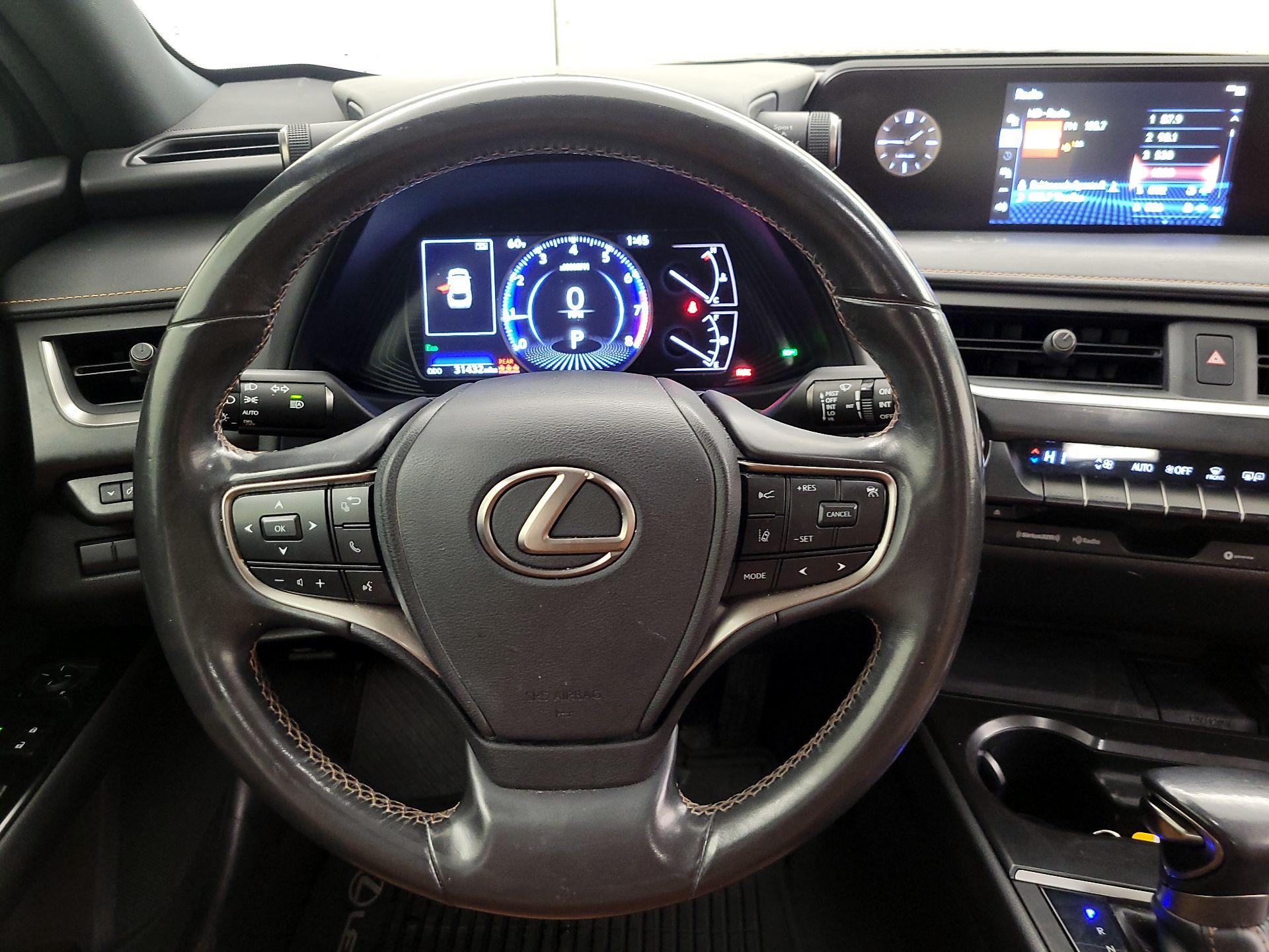 Thumbnail: 2022 Lexus UX - 10