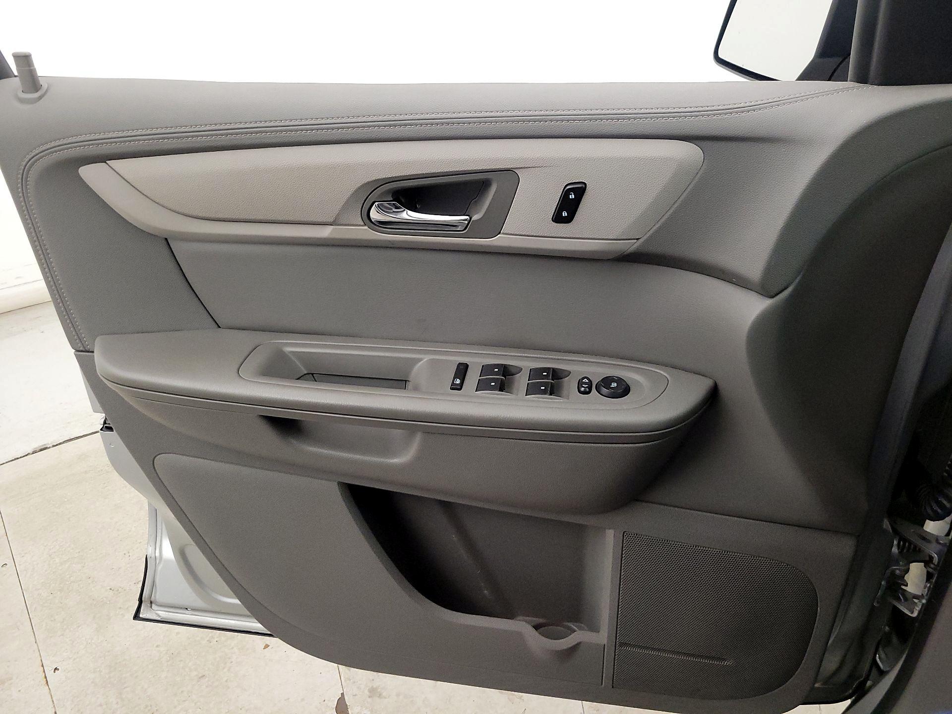 Thumbnail: 2017 Chevrolet Traverse - 12