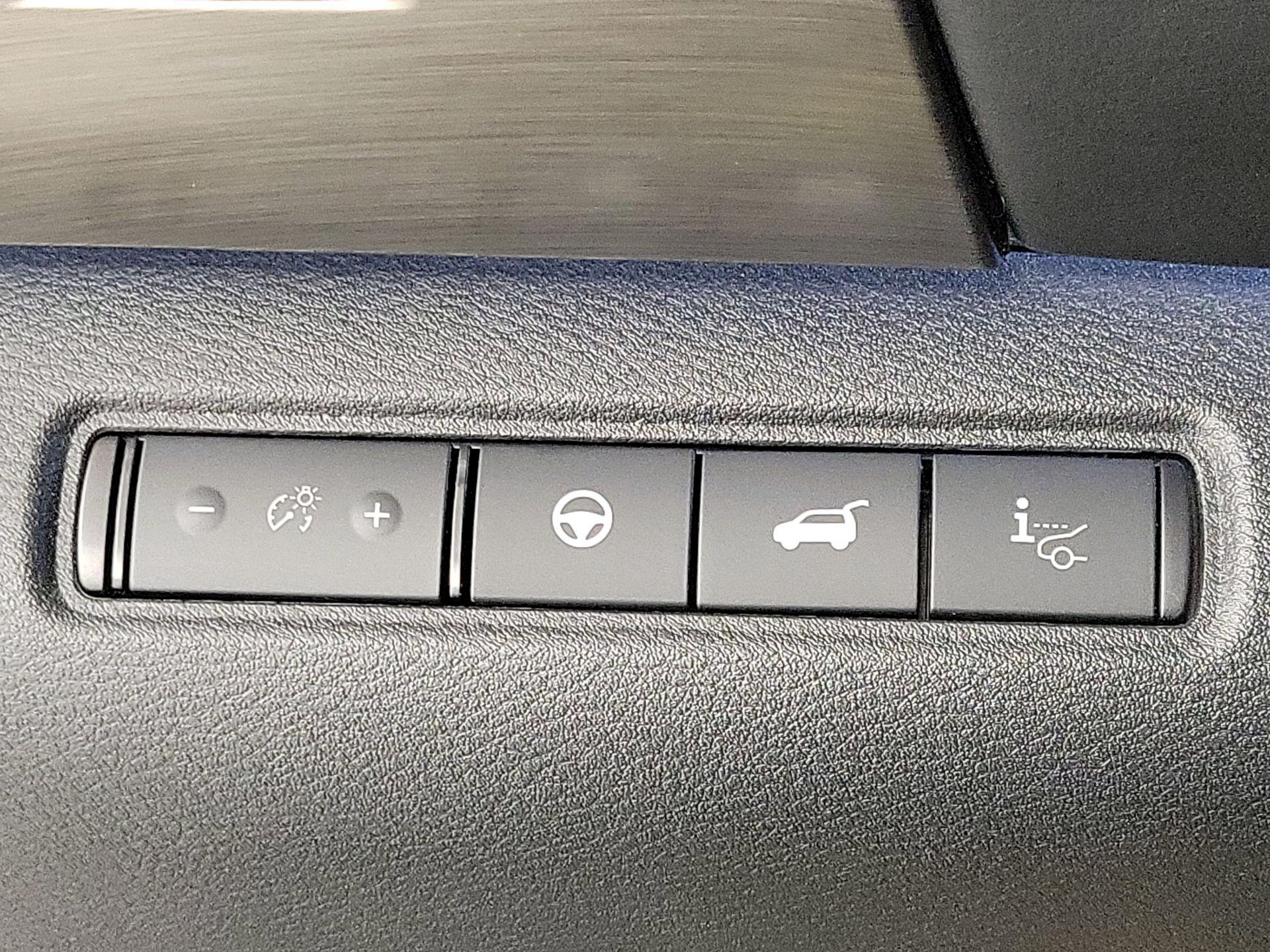 Thumbnail: 2023 Nissan Pathfinder - 13