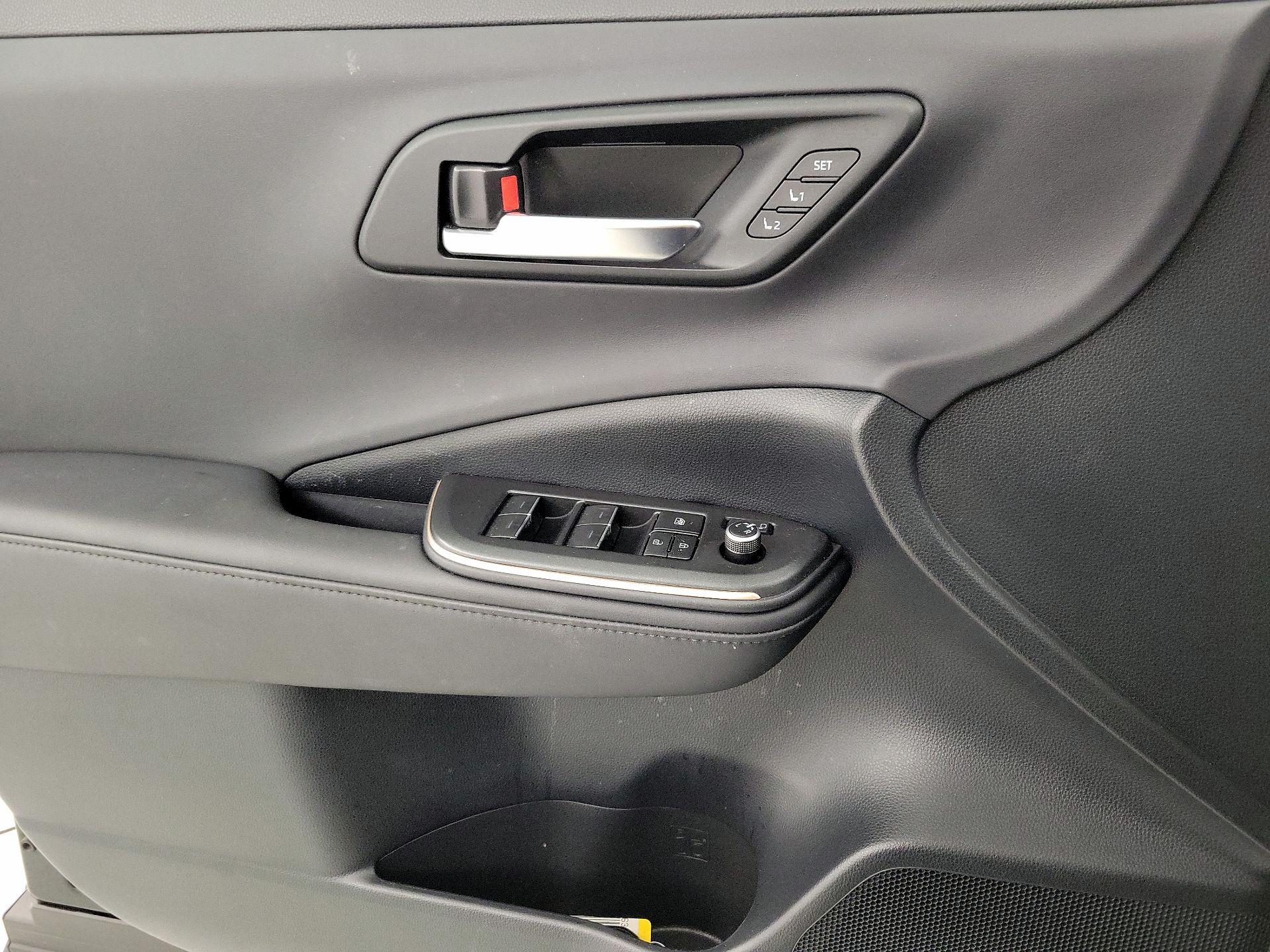 Thumbnail: 2023 Toyota Crown - 12