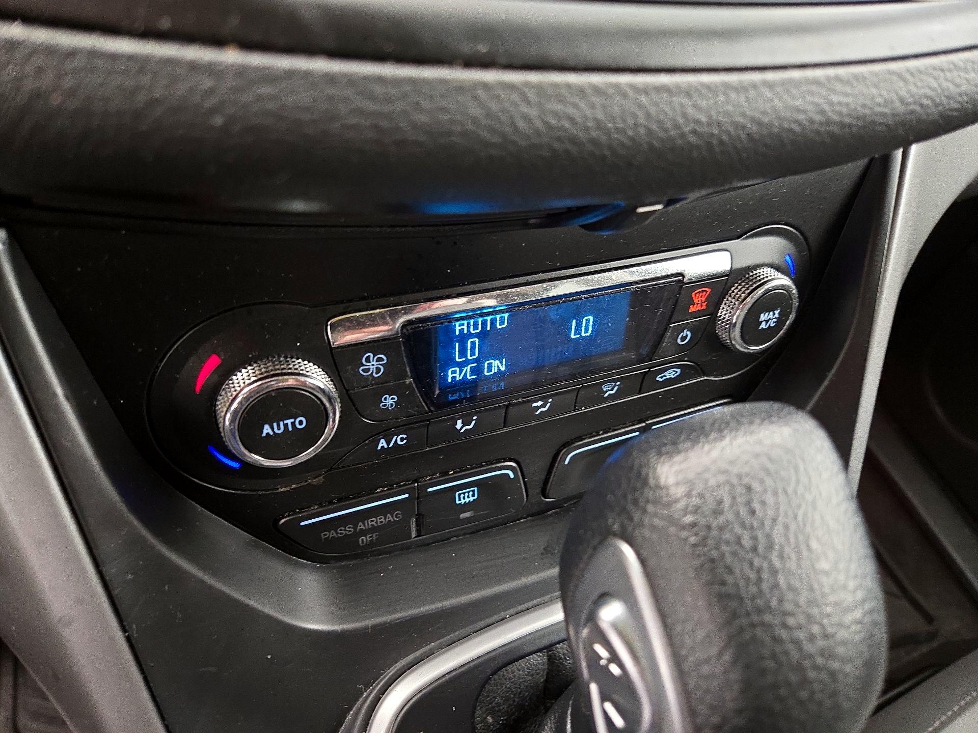 Thumbnail: 2014 Ford Escape - 17