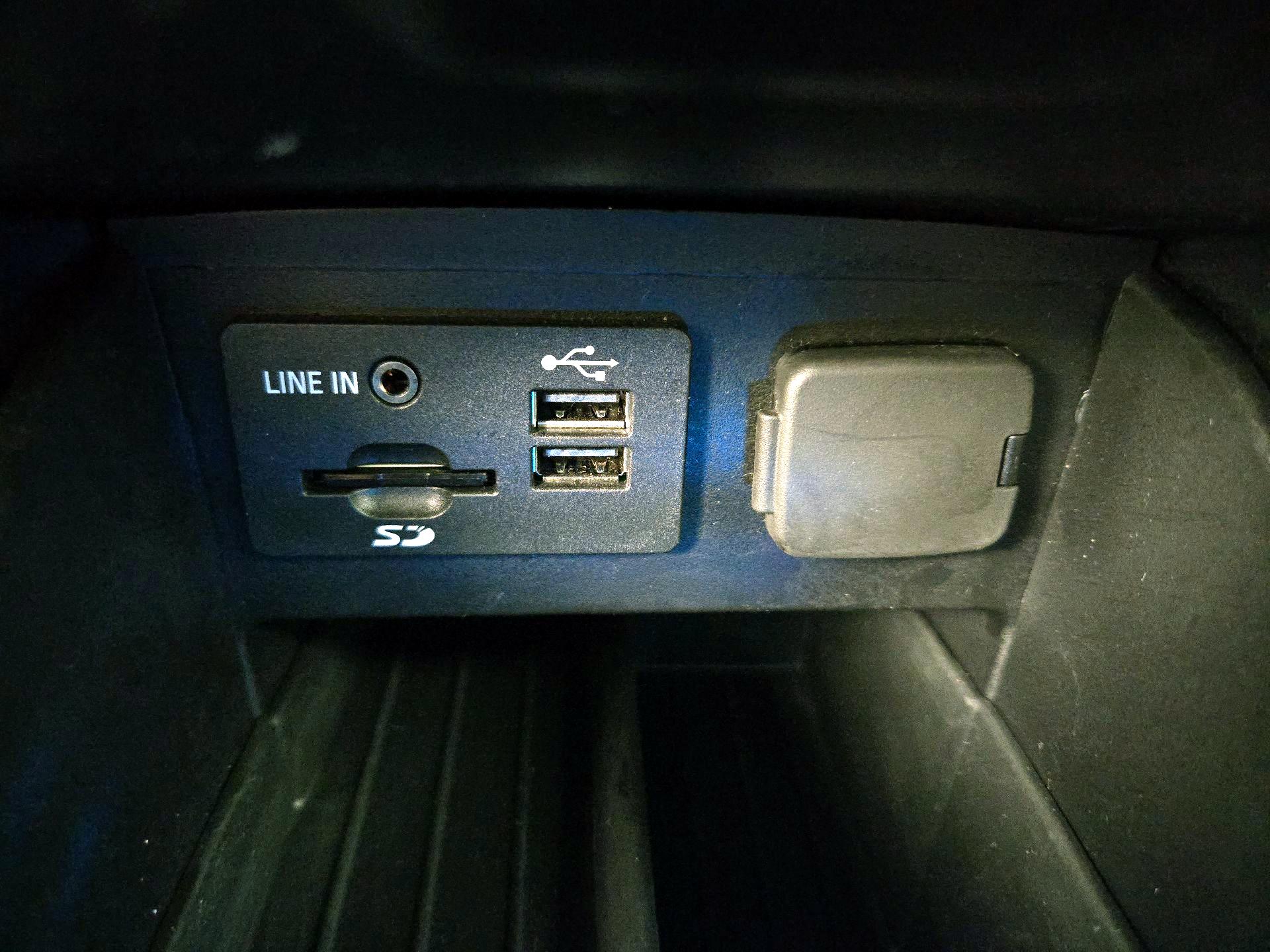 Thumbnail: 2014 Ford Explorer - 19