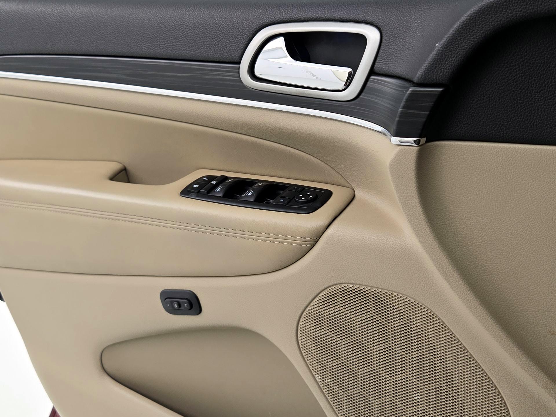 Thumbnail: 2019 Jeep Grand Cherokee - 12