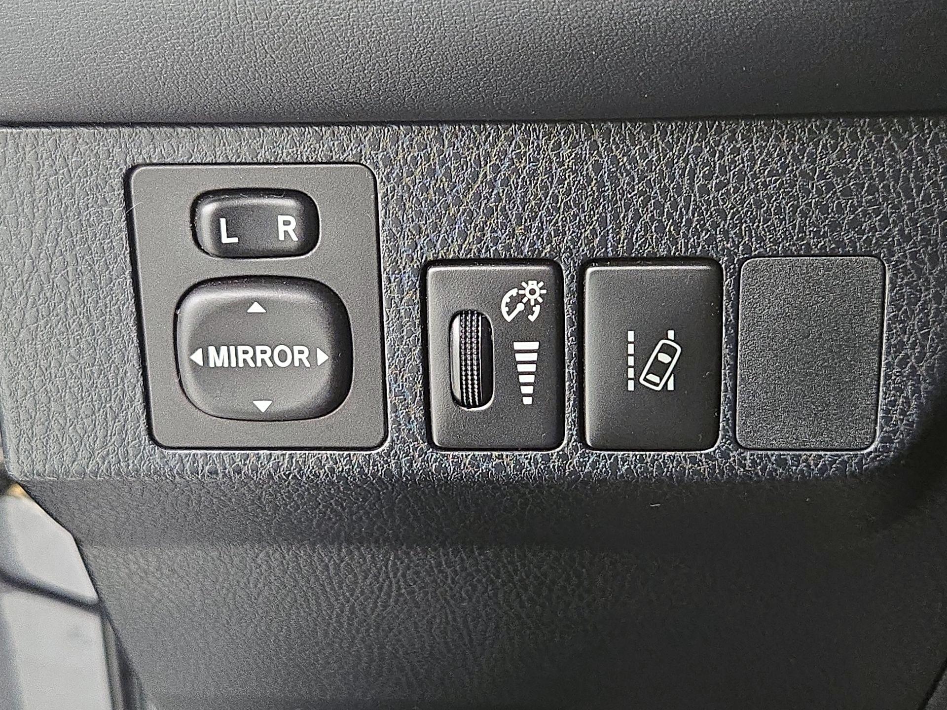 Thumbnail: 2018 Toyota RAV4 - 13