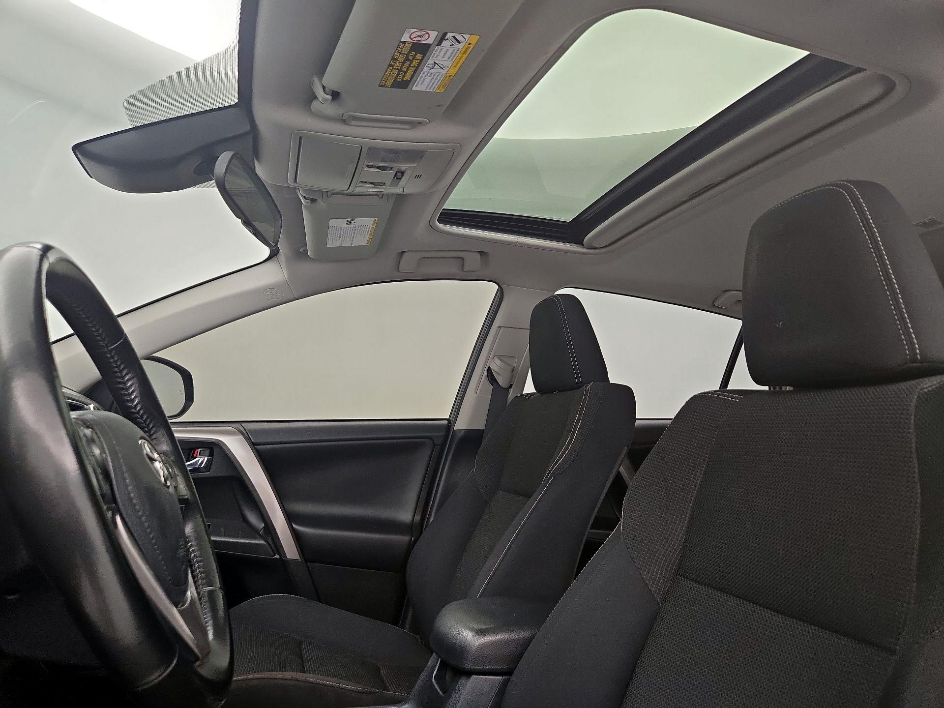 Thumbnail: 2018 Toyota RAV4 - 20