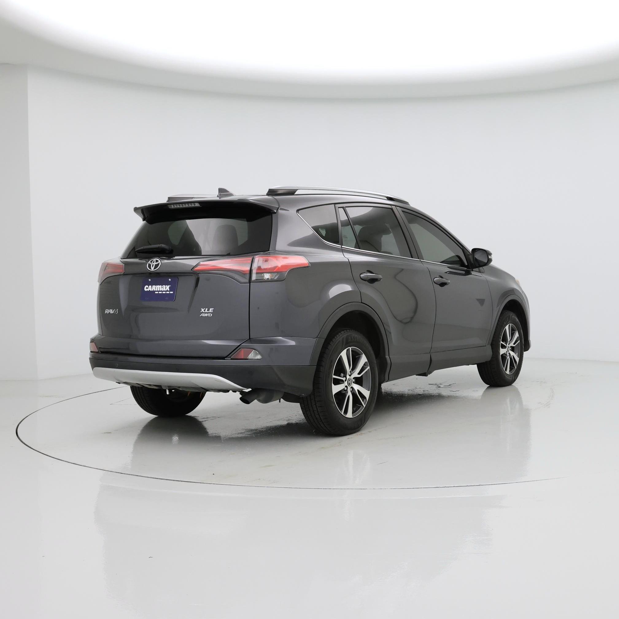 Thumbnail: 2018 Toyota RAV4 - 8