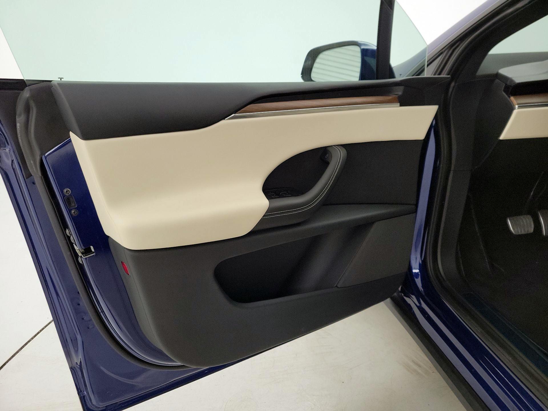 Thumbnail: 2022 Tesla Model X - 12