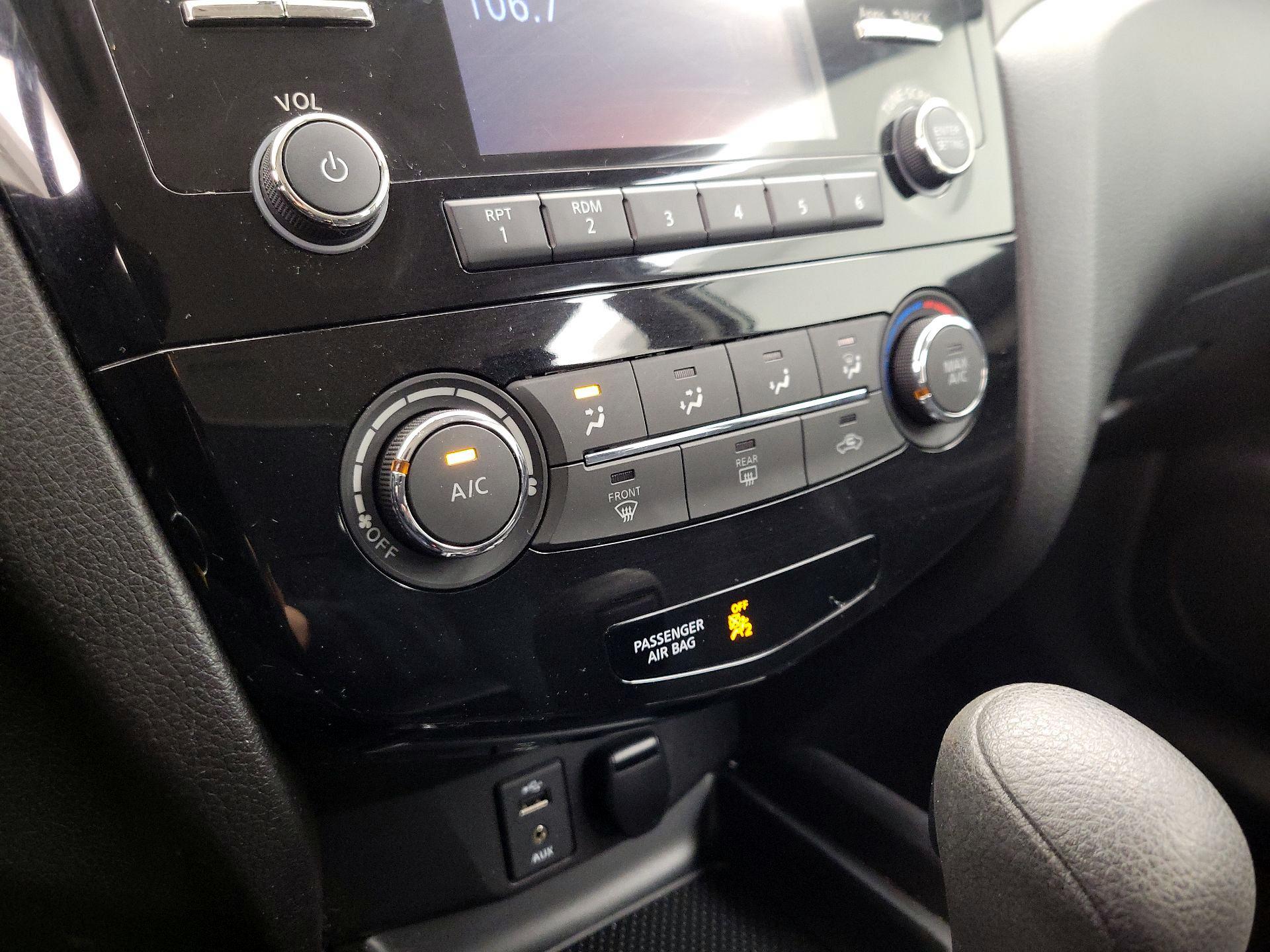 Thumbnail: 2015 Nissan Rogue - 16