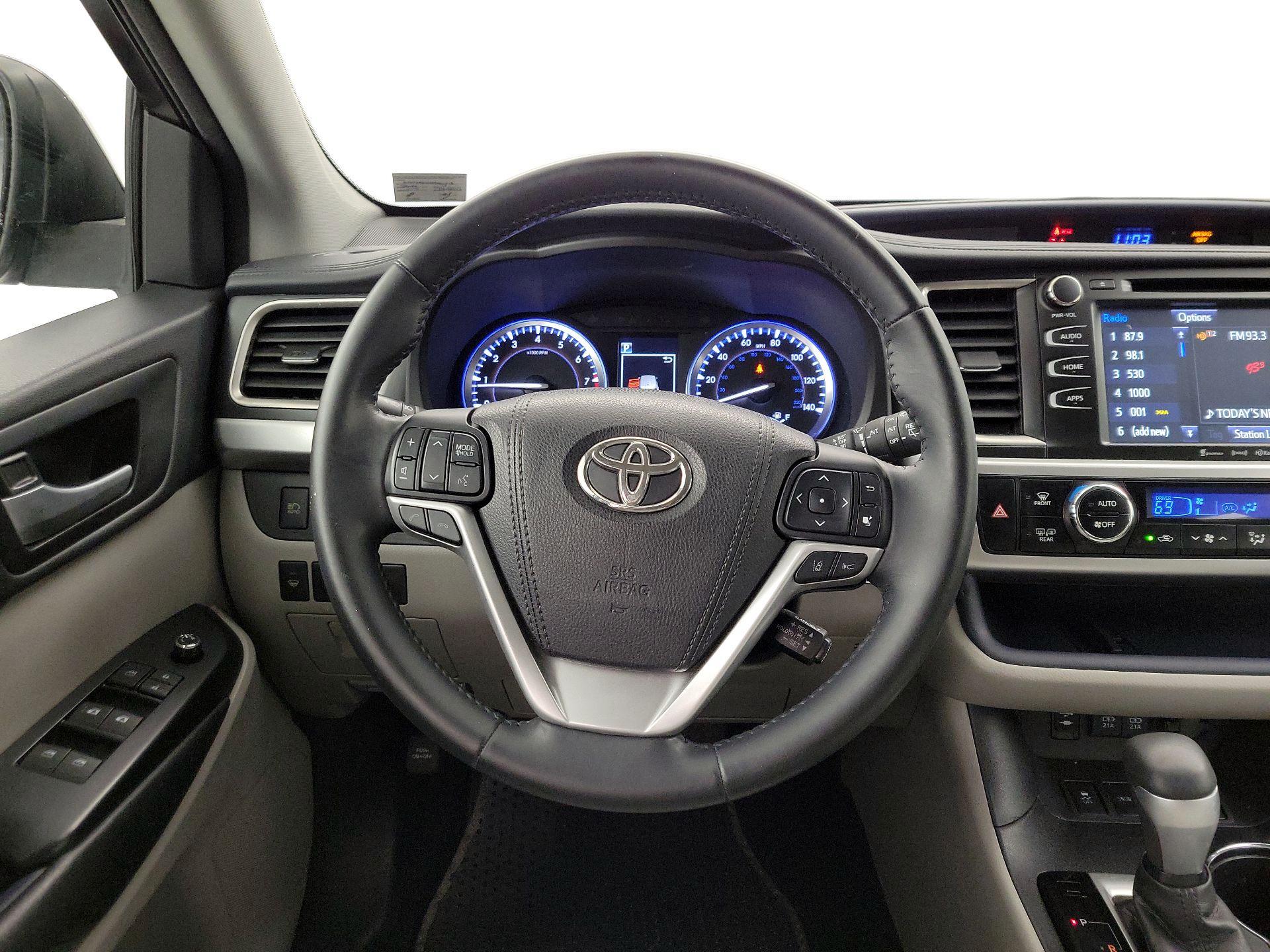 Thumbnail: 2017 Toyota Highlander - 10