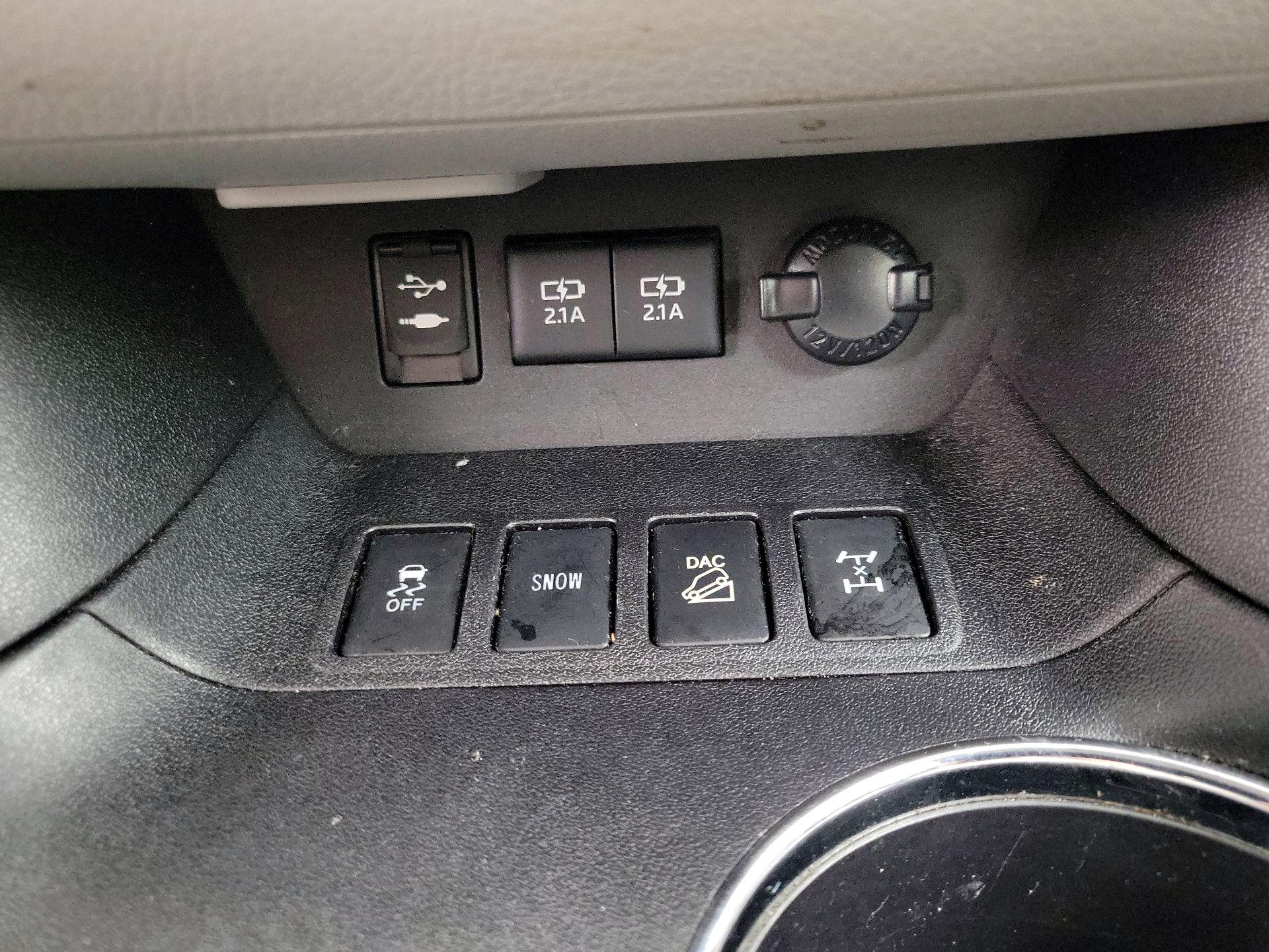 Thumbnail: 2017 Toyota Highlander - 18