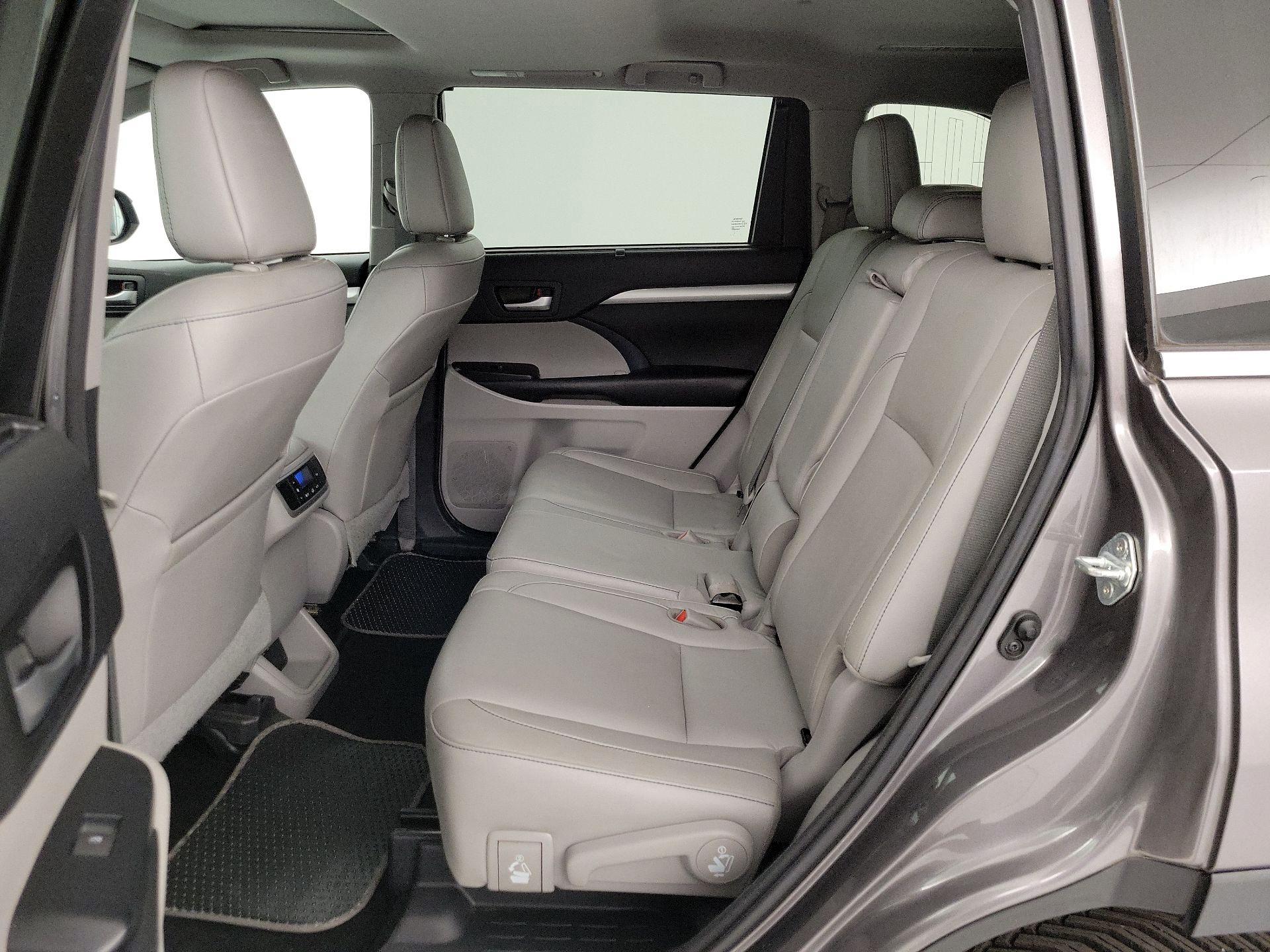 Thumbnail: 2017 Toyota Highlander - 20