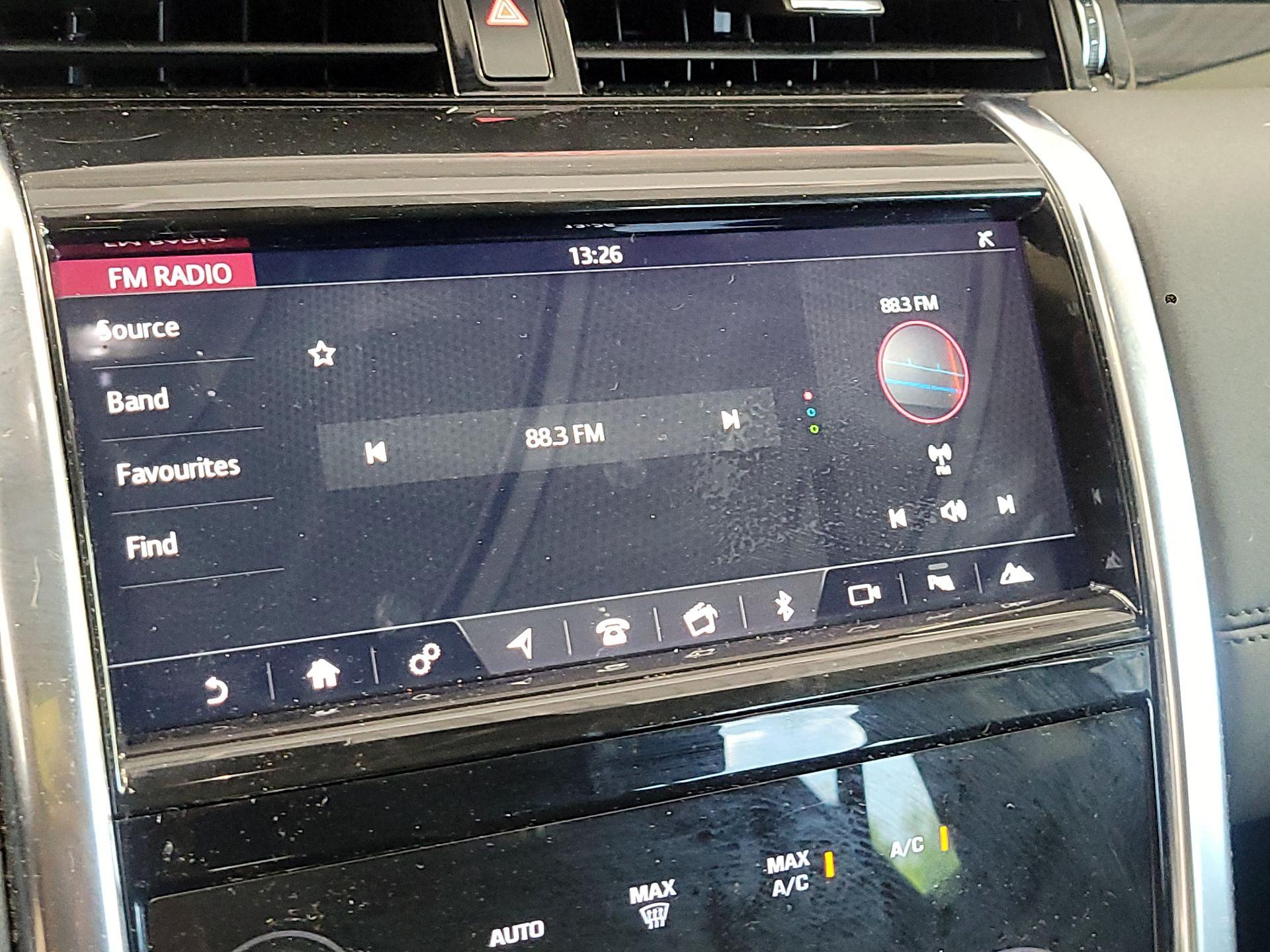 Thumbnail: 2020 Land Rover Discovery Sport - 15