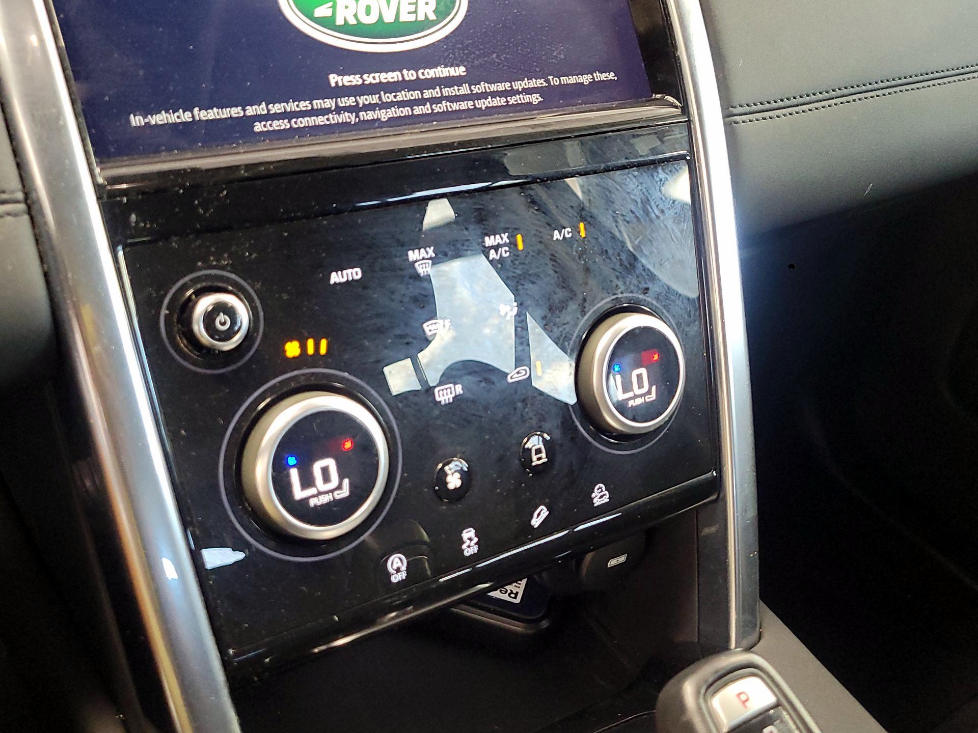 Thumbnail: 2020 Land Rover Discovery Sport - 16
