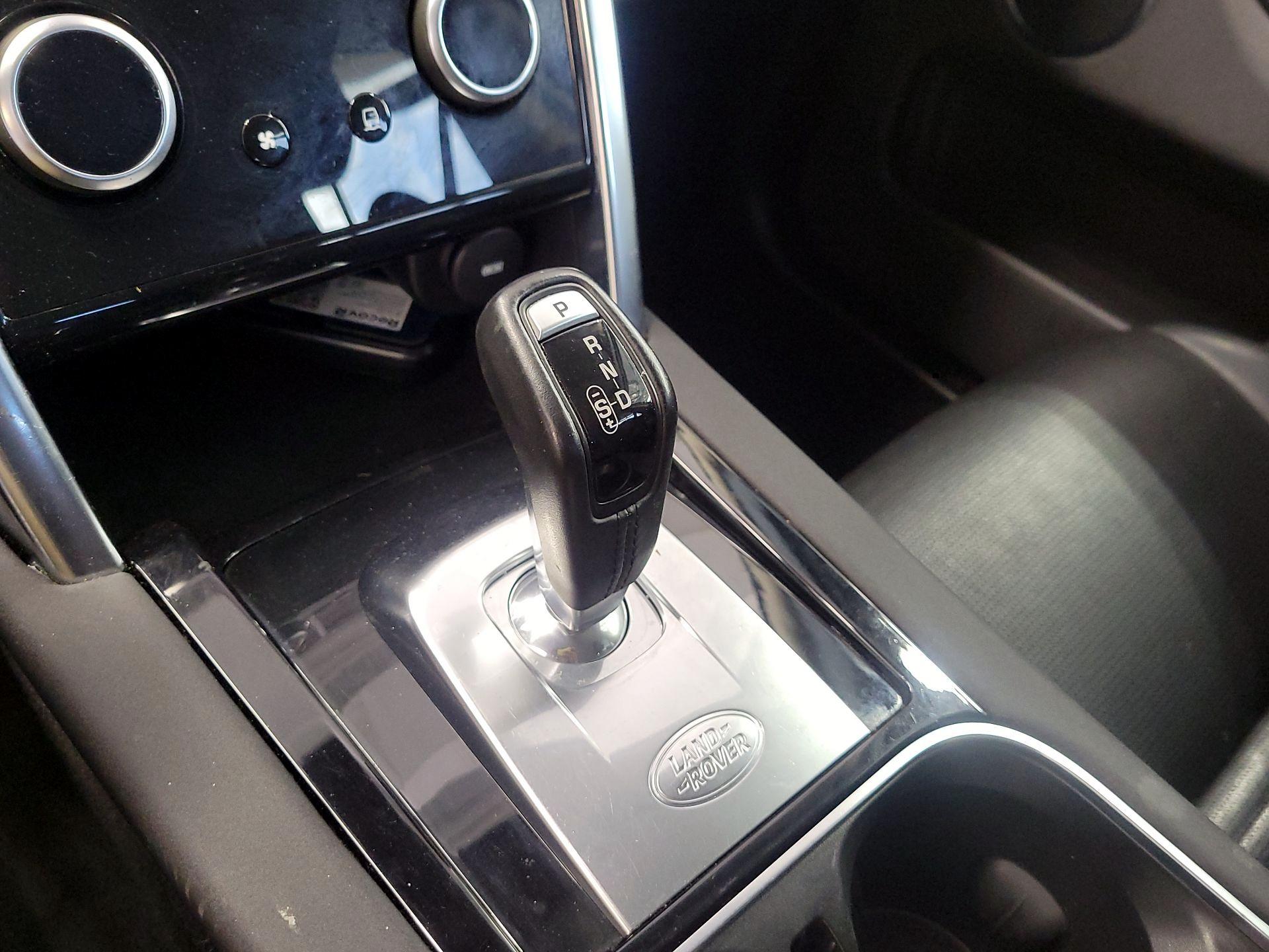 Thumbnail: 2020 Land Rover Discovery Sport - 17