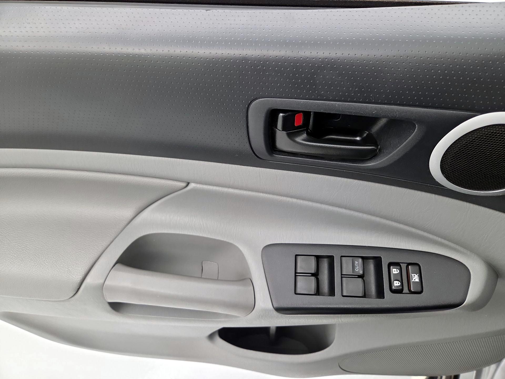 Thumbnail: 2014 Toyota Tacoma - 12