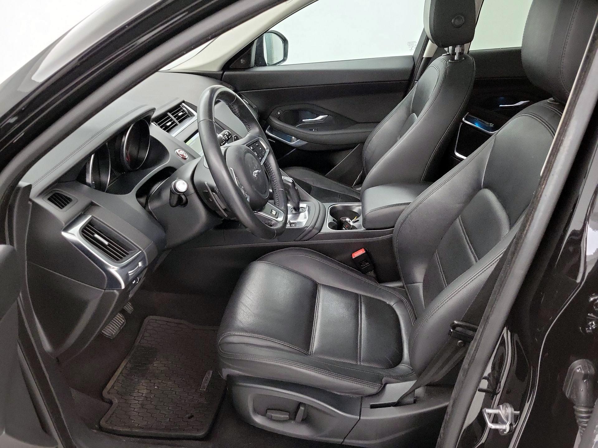 Thumbnail: 2019 Jaguar E-Pace - 11