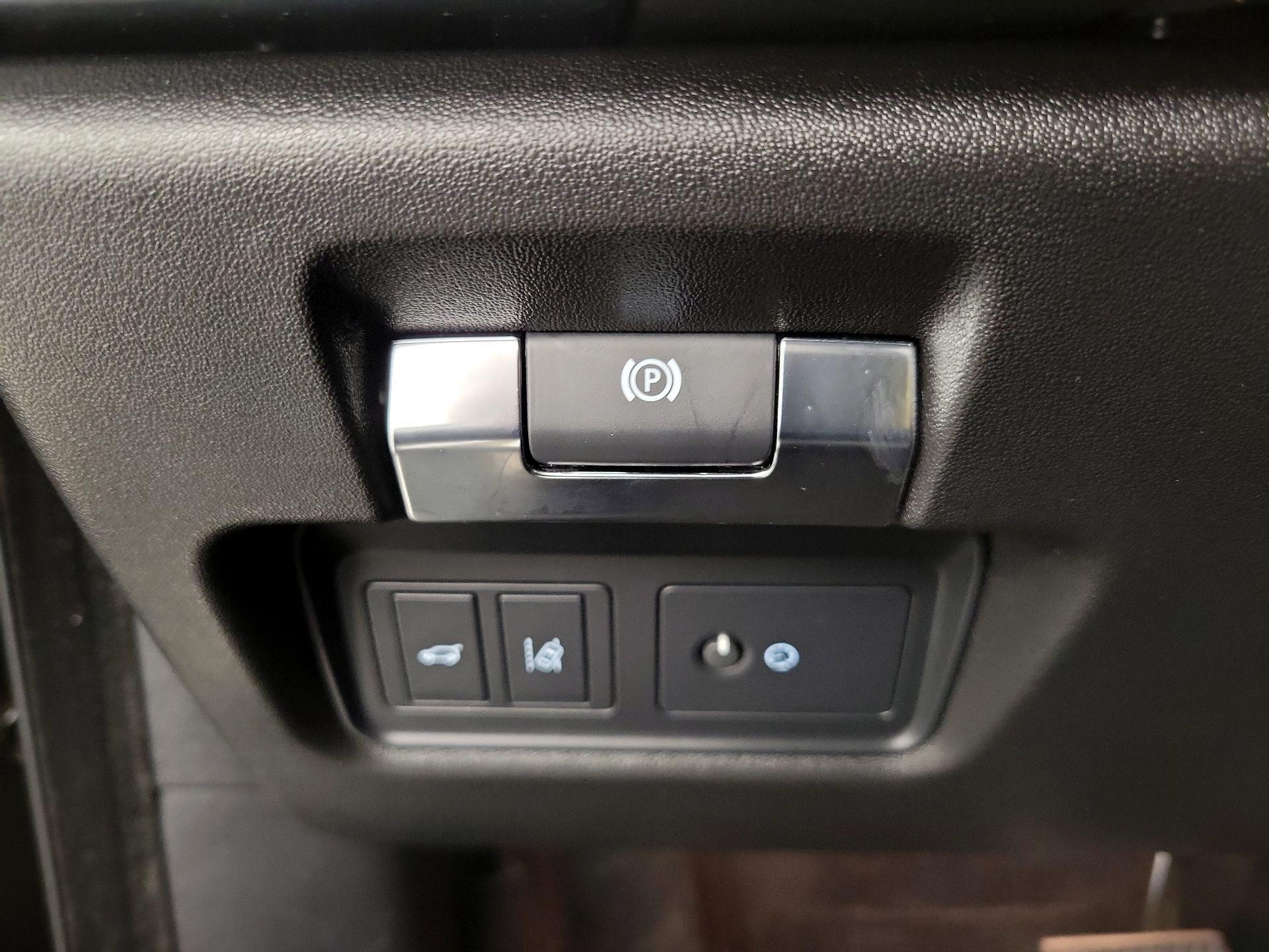 Thumbnail: 2019 Jaguar E-Pace - 13