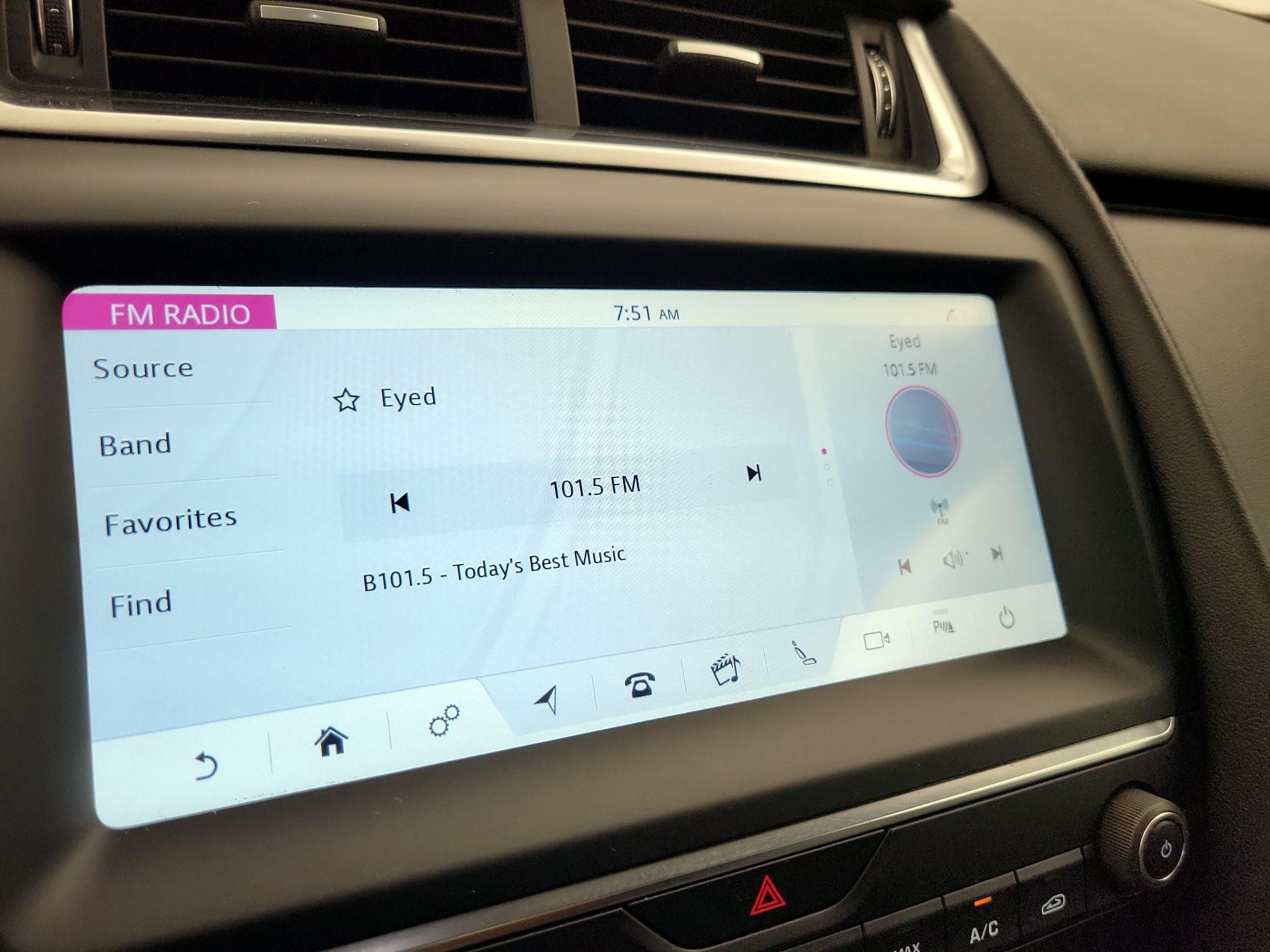 Thumbnail: 2019 Jaguar E-Pace - 16