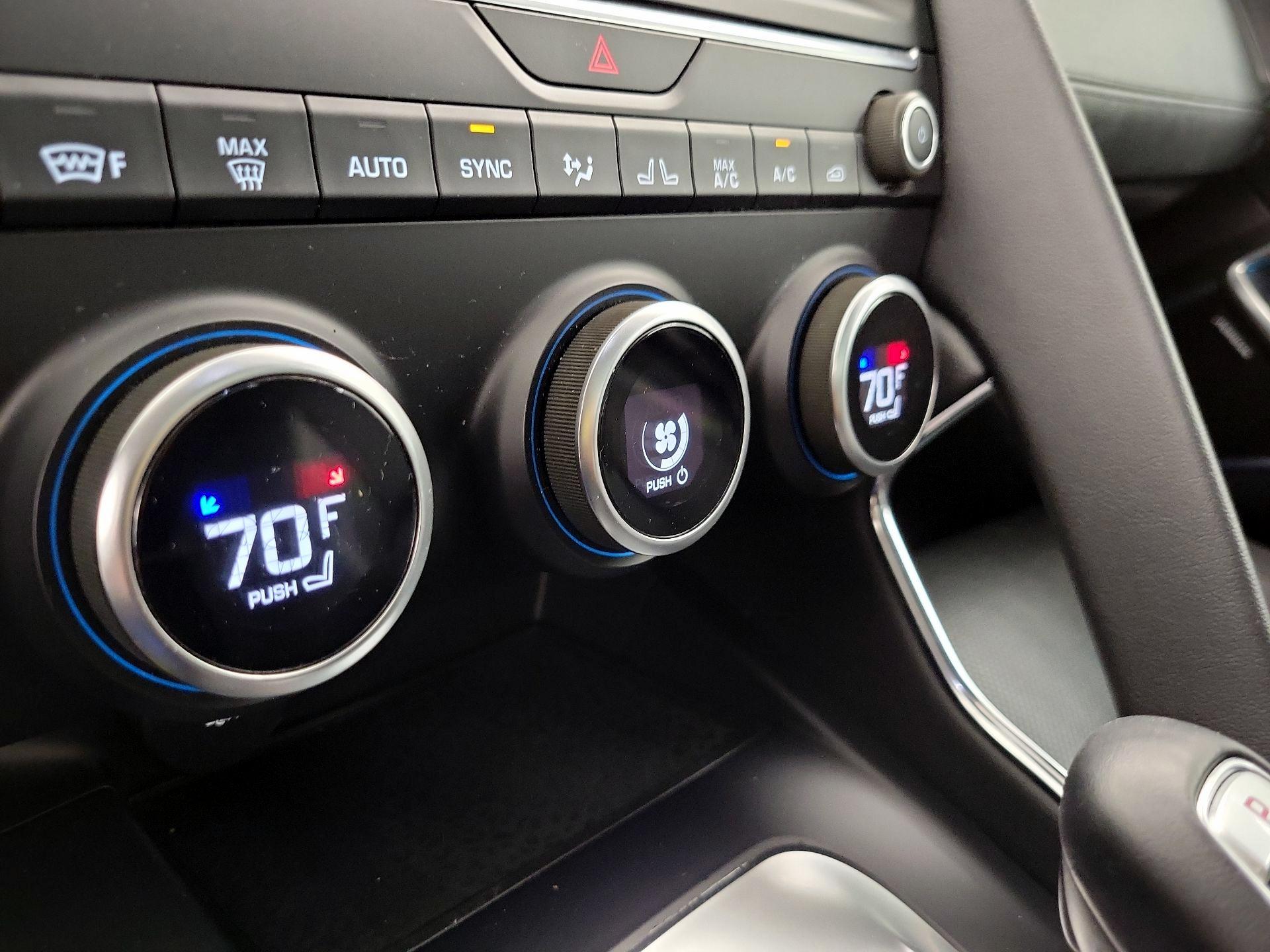 Thumbnail: 2019 Jaguar E-Pace - 17