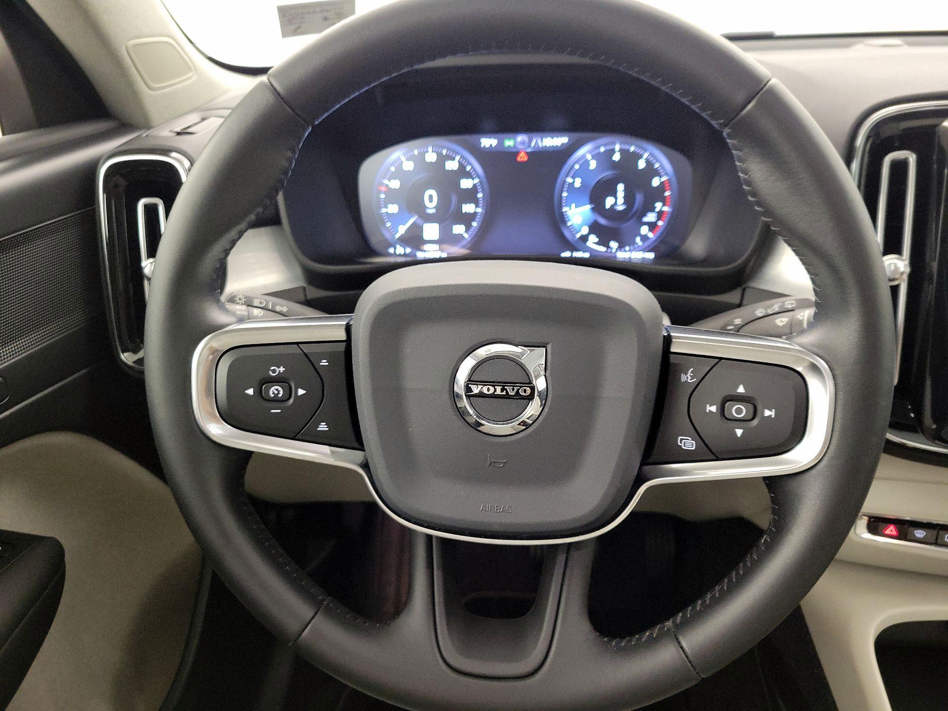 Thumbnail: 2020 Volvo XC40 - 10