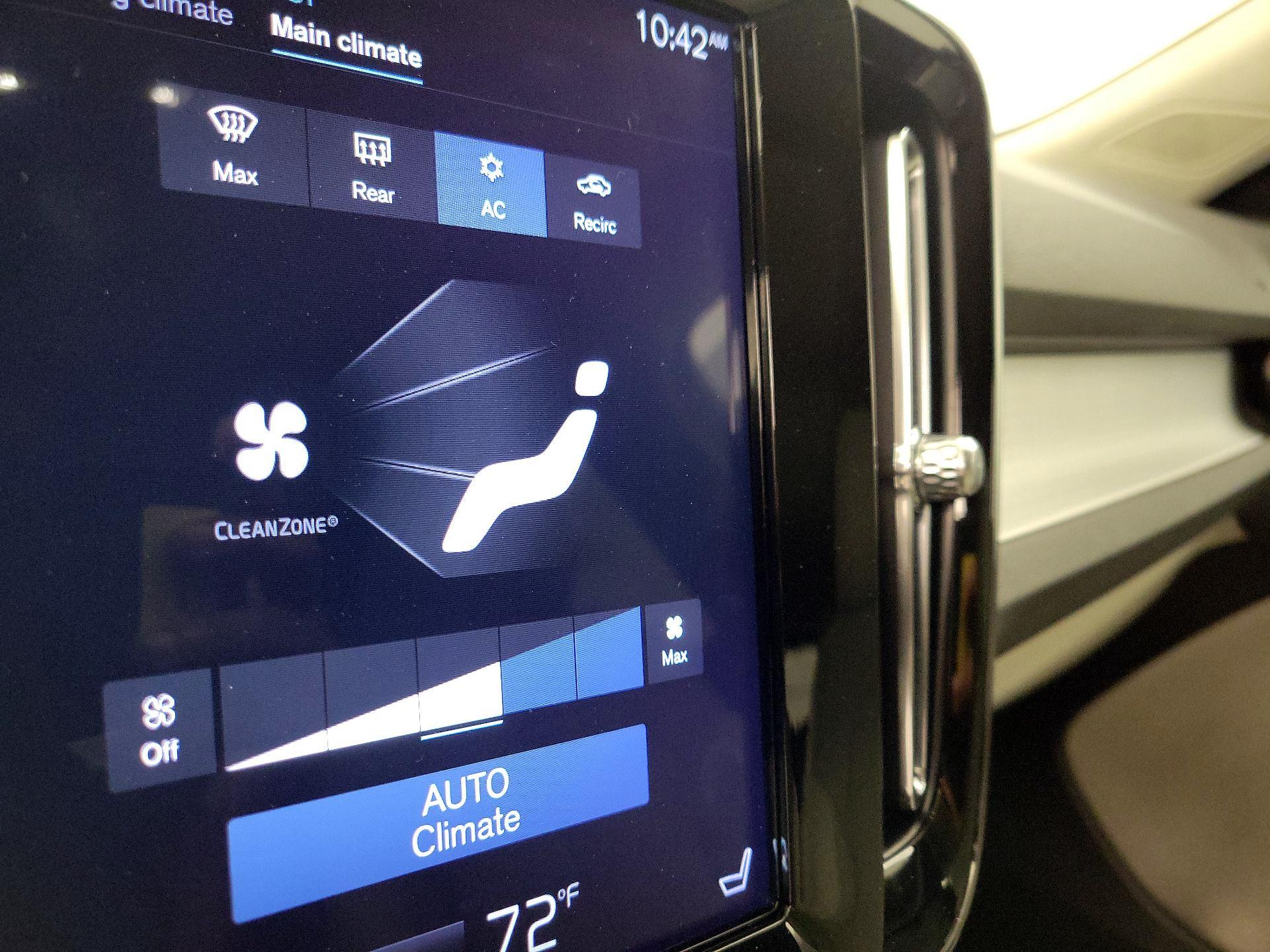 Thumbnail: 2020 Volvo XC40 - 16