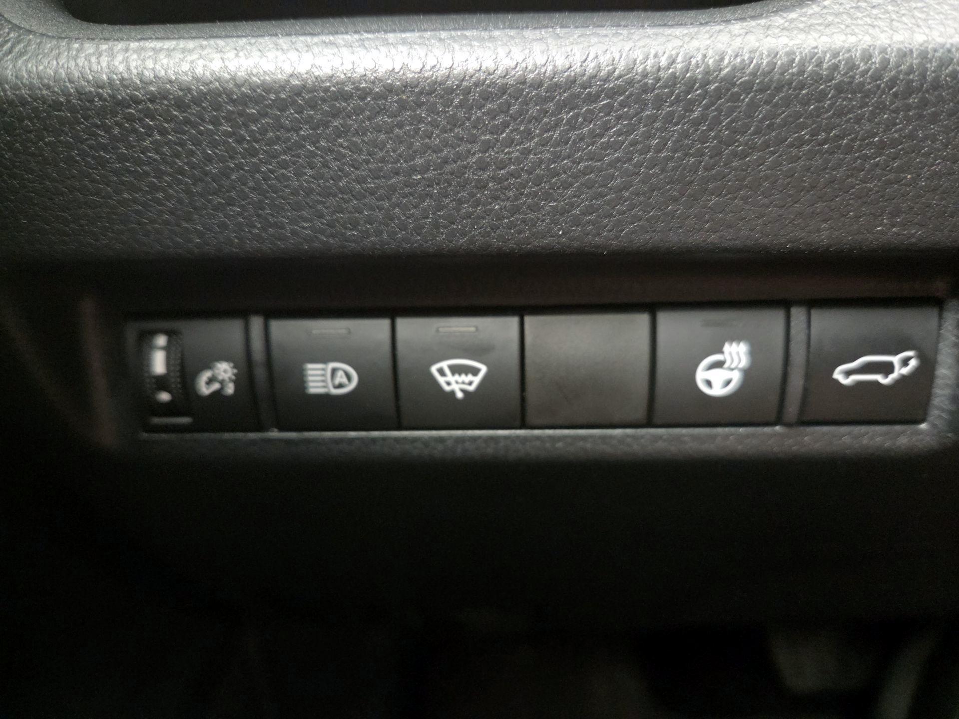 Thumbnail: 2019 Toyota RAV4 - 13