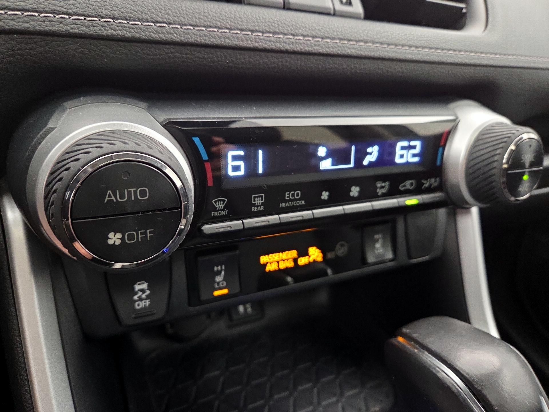 Thumbnail: 2019 Toyota RAV4 - 16