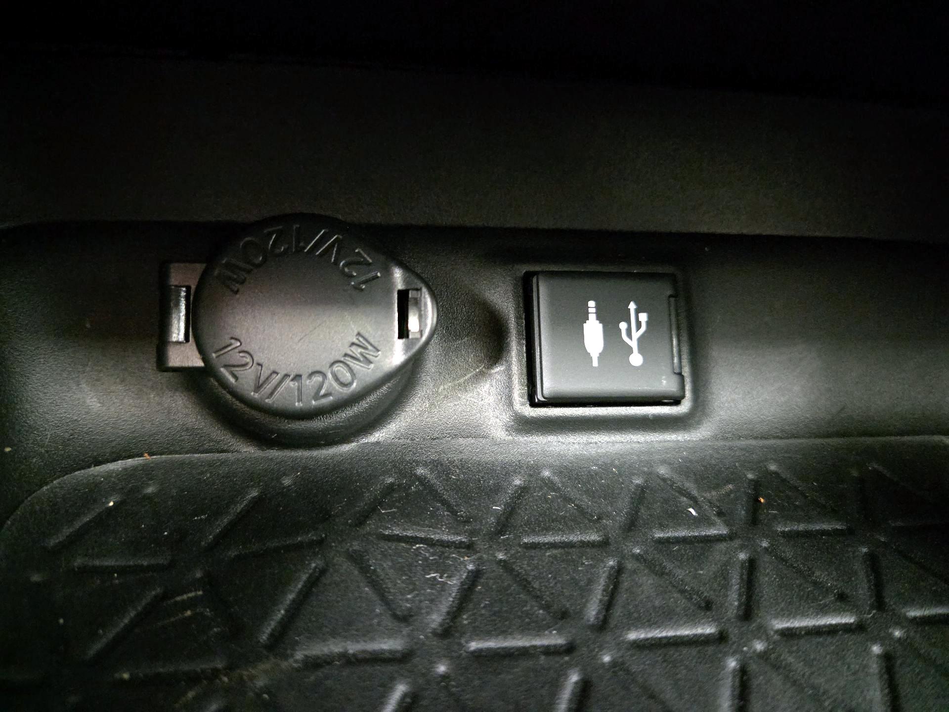 Thumbnail: 2019 Toyota RAV4 - 18