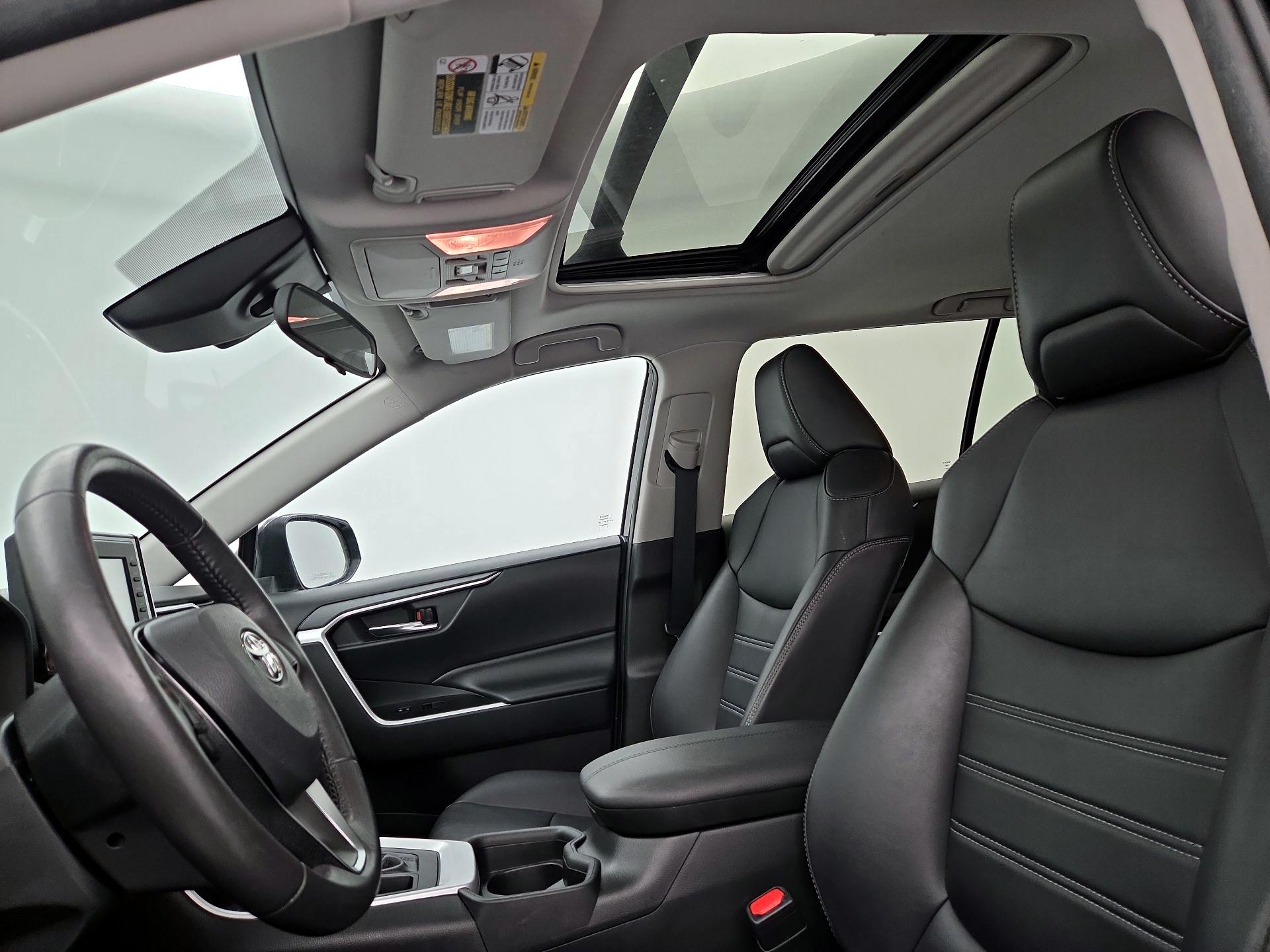 Thumbnail: 2019 Toyota RAV4 - 19