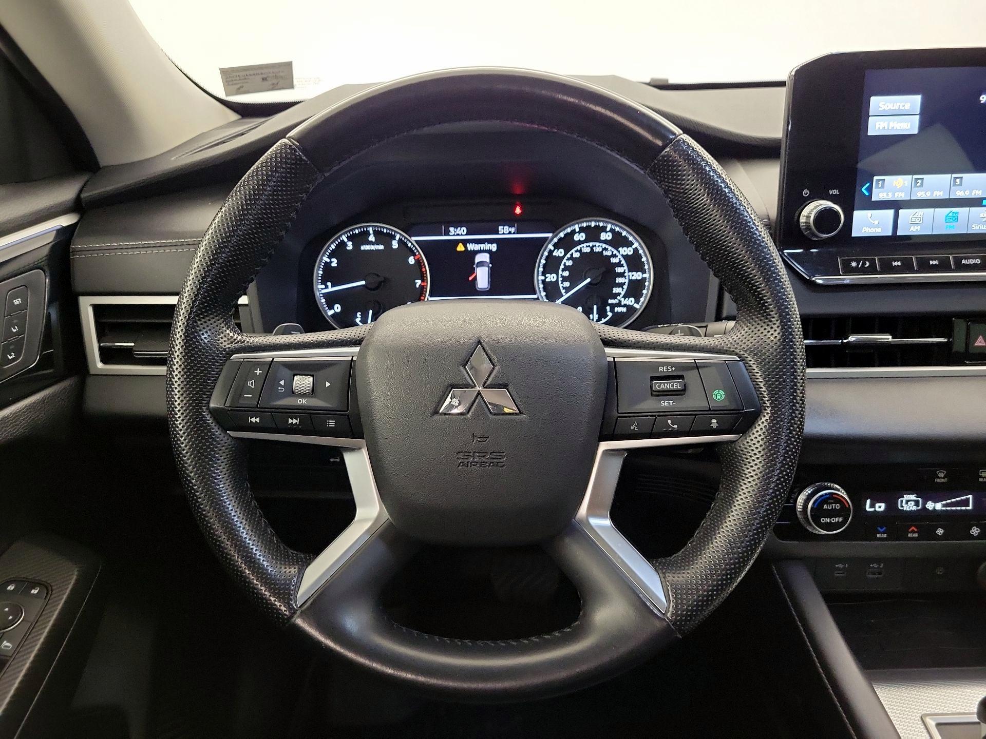 Thumbnail: 2022 Mitsubishi Outlander - 10