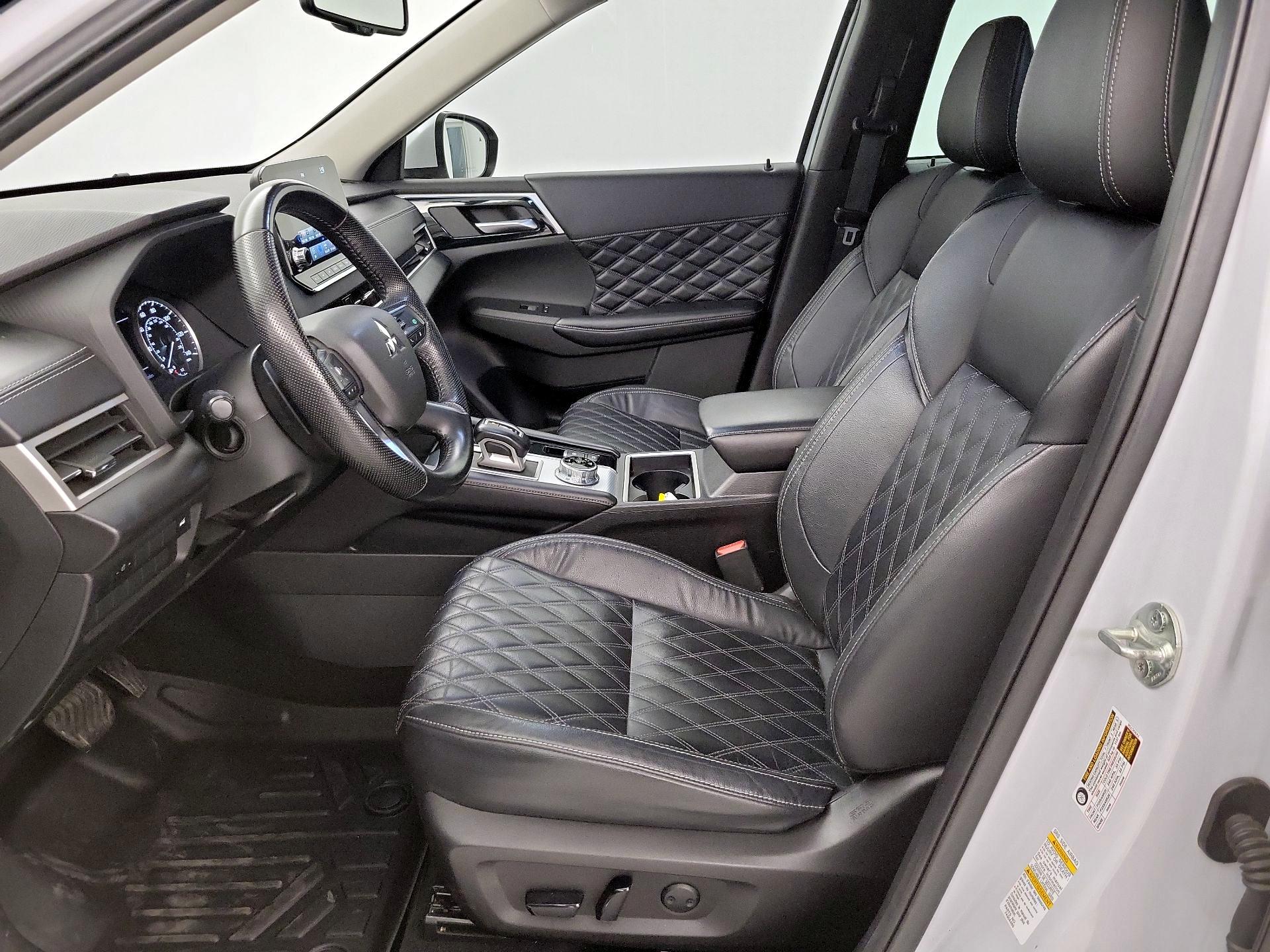 Thumbnail: 2022 Mitsubishi Outlander - 11