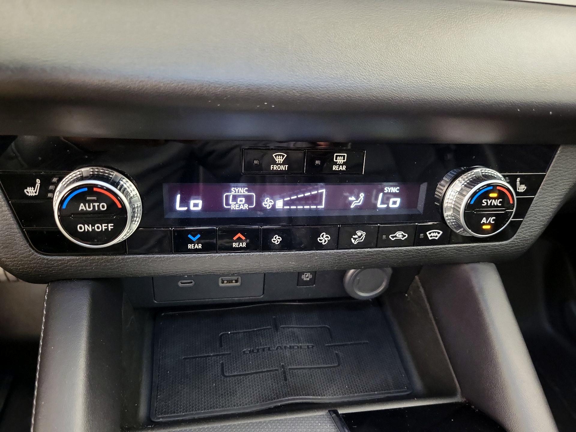 Thumbnail: 2022 Mitsubishi Outlander - 17