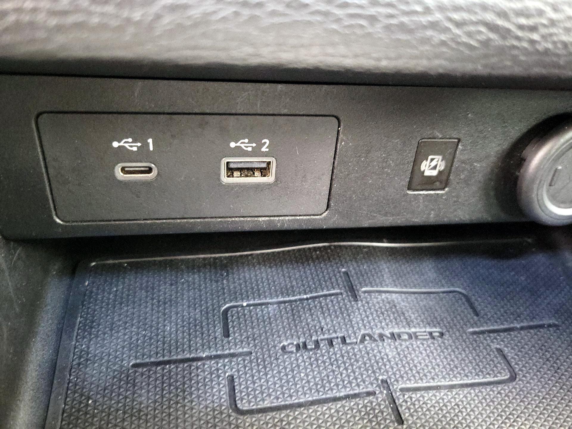 Thumbnail: 2022 Mitsubishi Outlander - 19